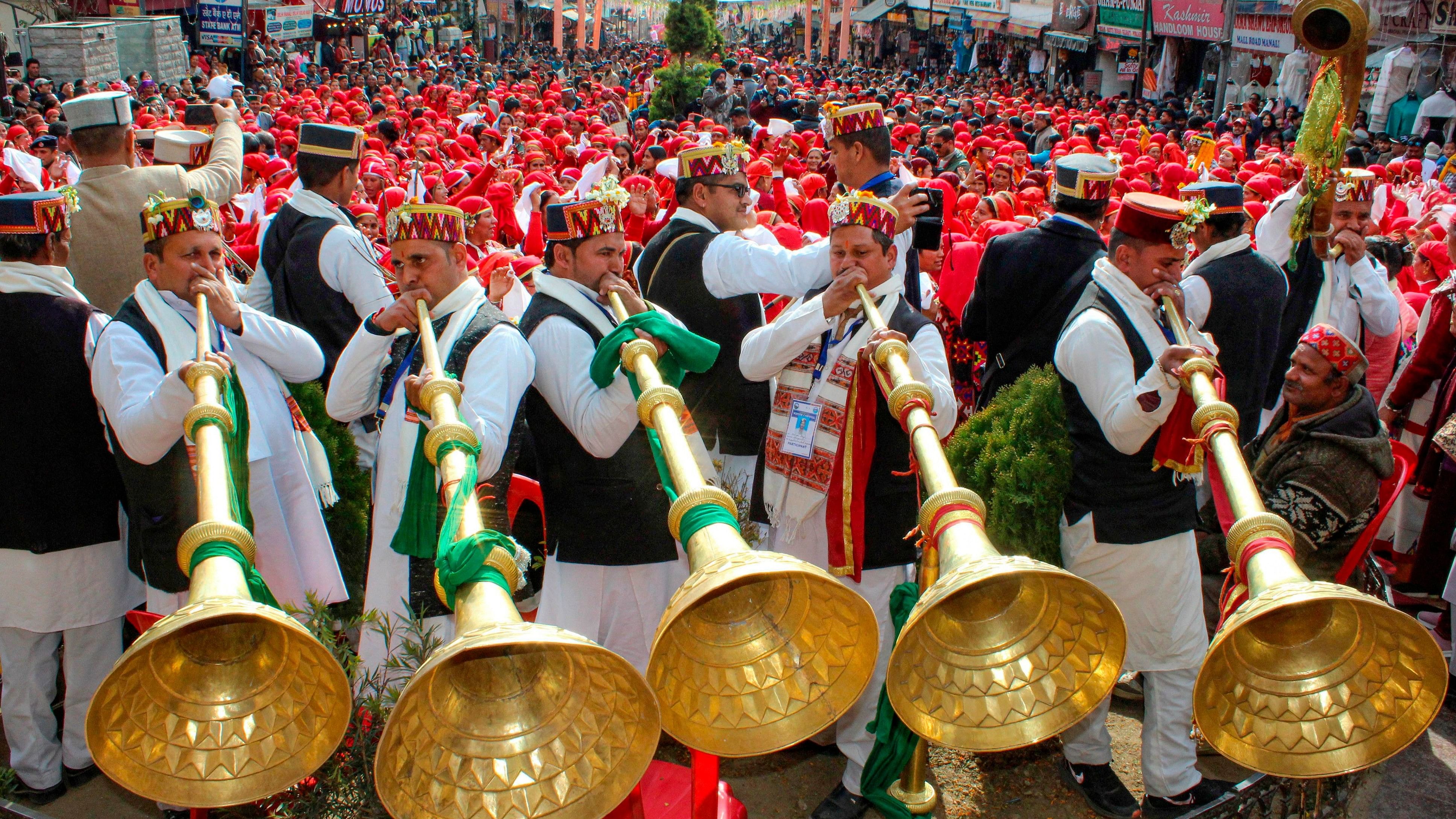 <div class="paragraphs"><p>Artists perform during the famous Manali Winter Carnival in January this year. The event draws scores of tourists annually. </p></div>