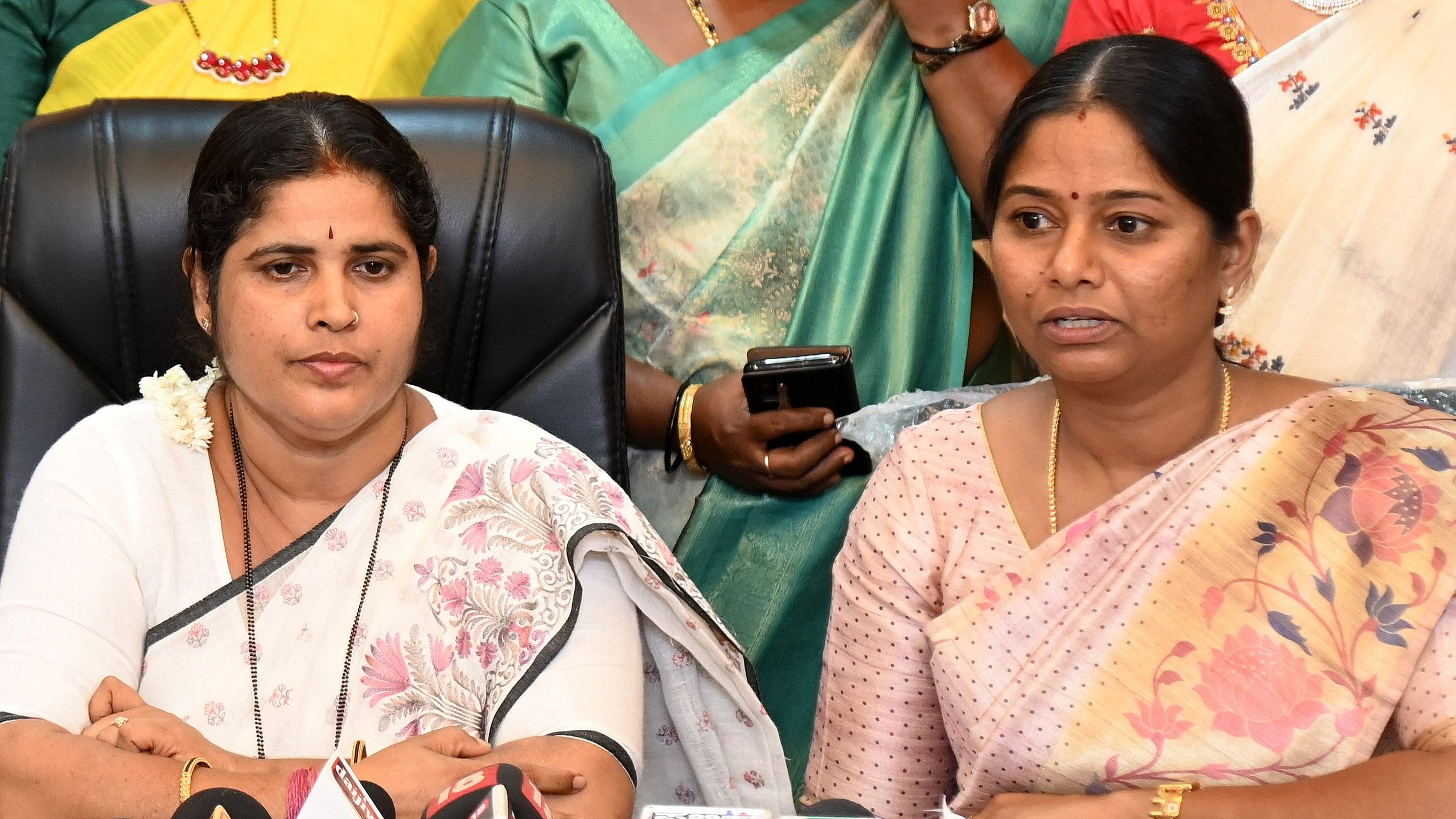 <div class="paragraphs"><p>Karnataka Cashew Development Corporation (KCDC) MD&nbsp; Kamala Karikalan speaks during a press meet and Chairperson Mamatha Gatti looks on. DH Photo</p></div>