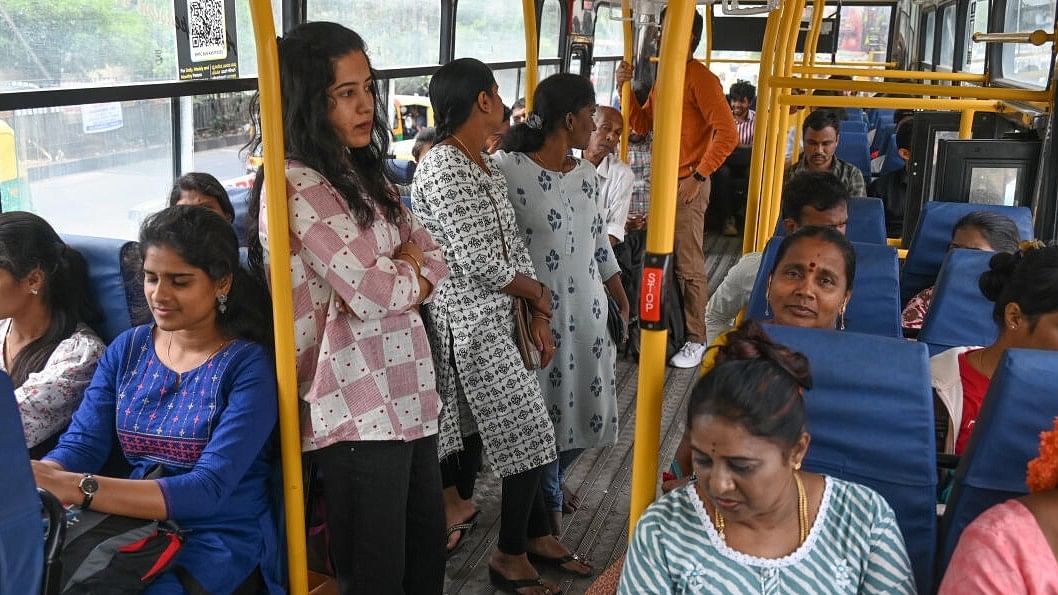 <div class="paragraphs"><p>A Metro feeder bus in Bengaluru</p></div>