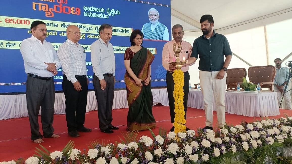 <div class="paragraphs"><p> Dignitaries at the launch of Multi Modal Logistics Park of Container Corporation of India at Kadkola in Nanjangud taluk of Mysuru district on Tuesday. </p></div>