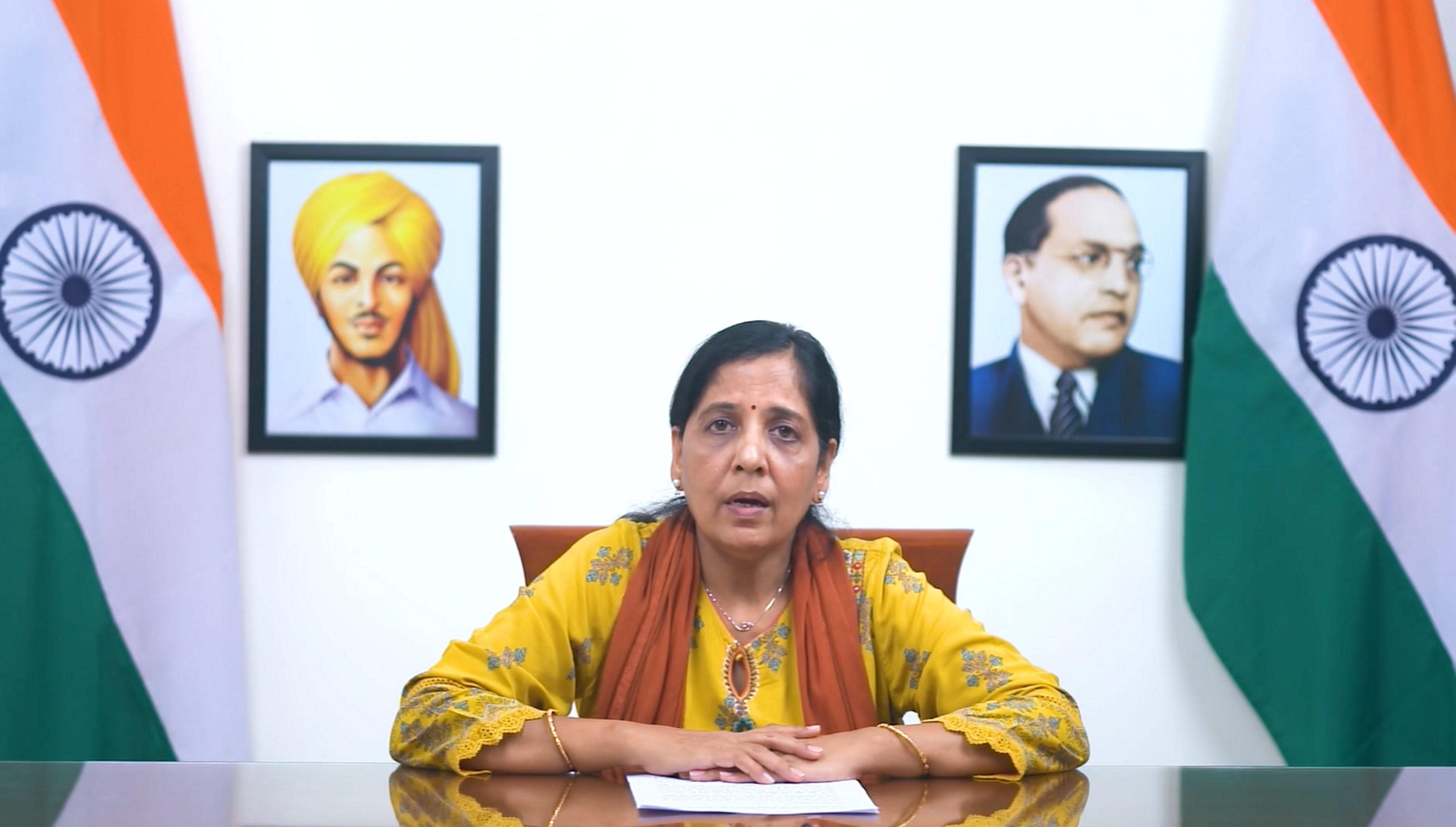 <div class="paragraphs"><p> Sunita Kejriwal, wife of Delhi Chief Minister and AAP Convenor Arvind Kejriwal</p></div>