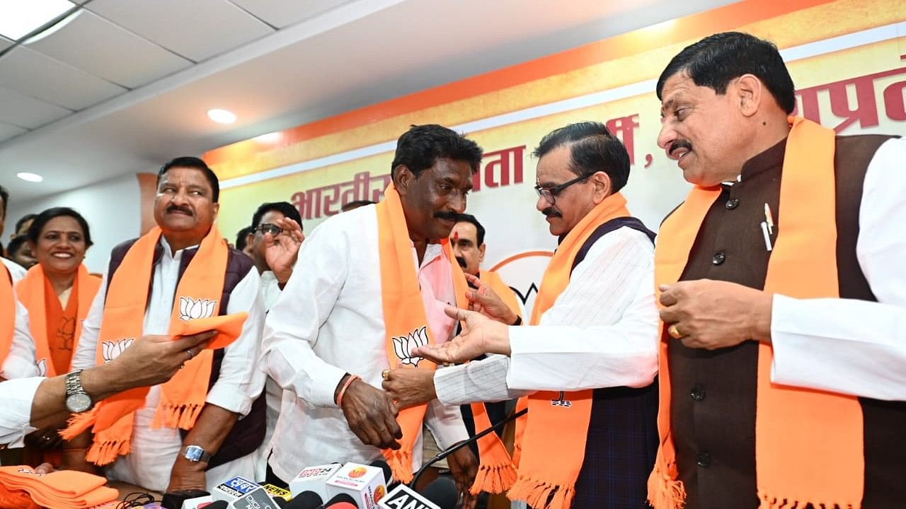 <div class="paragraphs"><p>Congress legislators Arunoday Choubey and Shivdayal Bagri joined the BJP in the presence of Chief Minister Mohan Yadav and MP party president VD Sharma.</p></div>