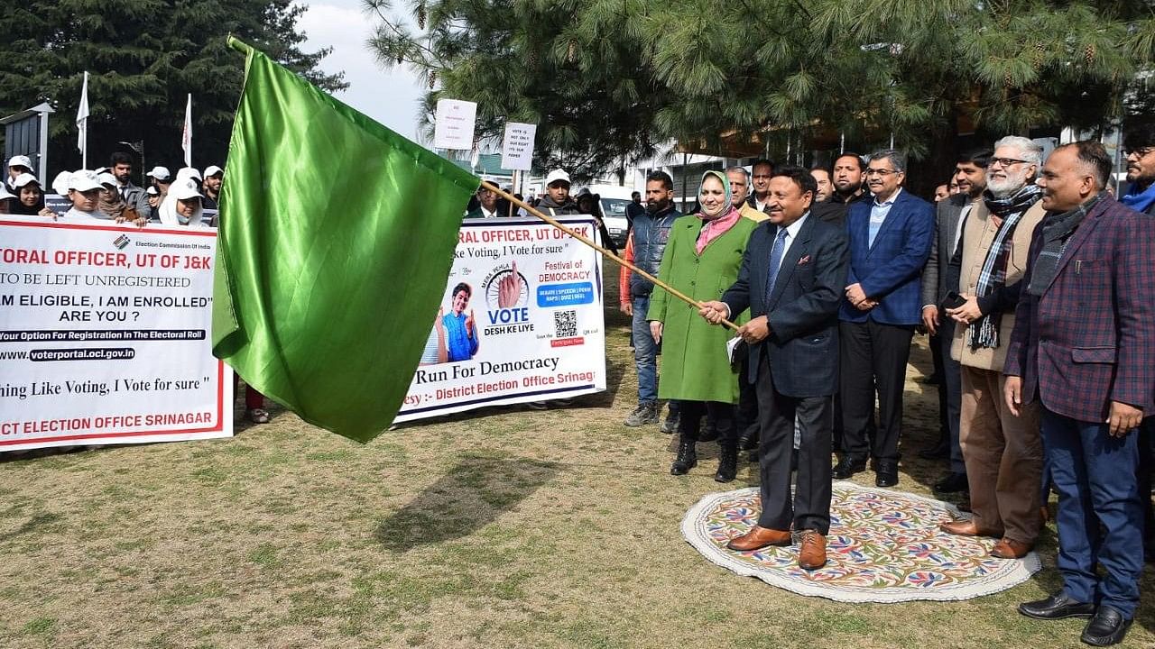 <div class="paragraphs"><p>Chief Election Commissioner Rajiv Kumar flags off SVEEP rally in Srinagar on Tuesday&nbsp;</p></div>