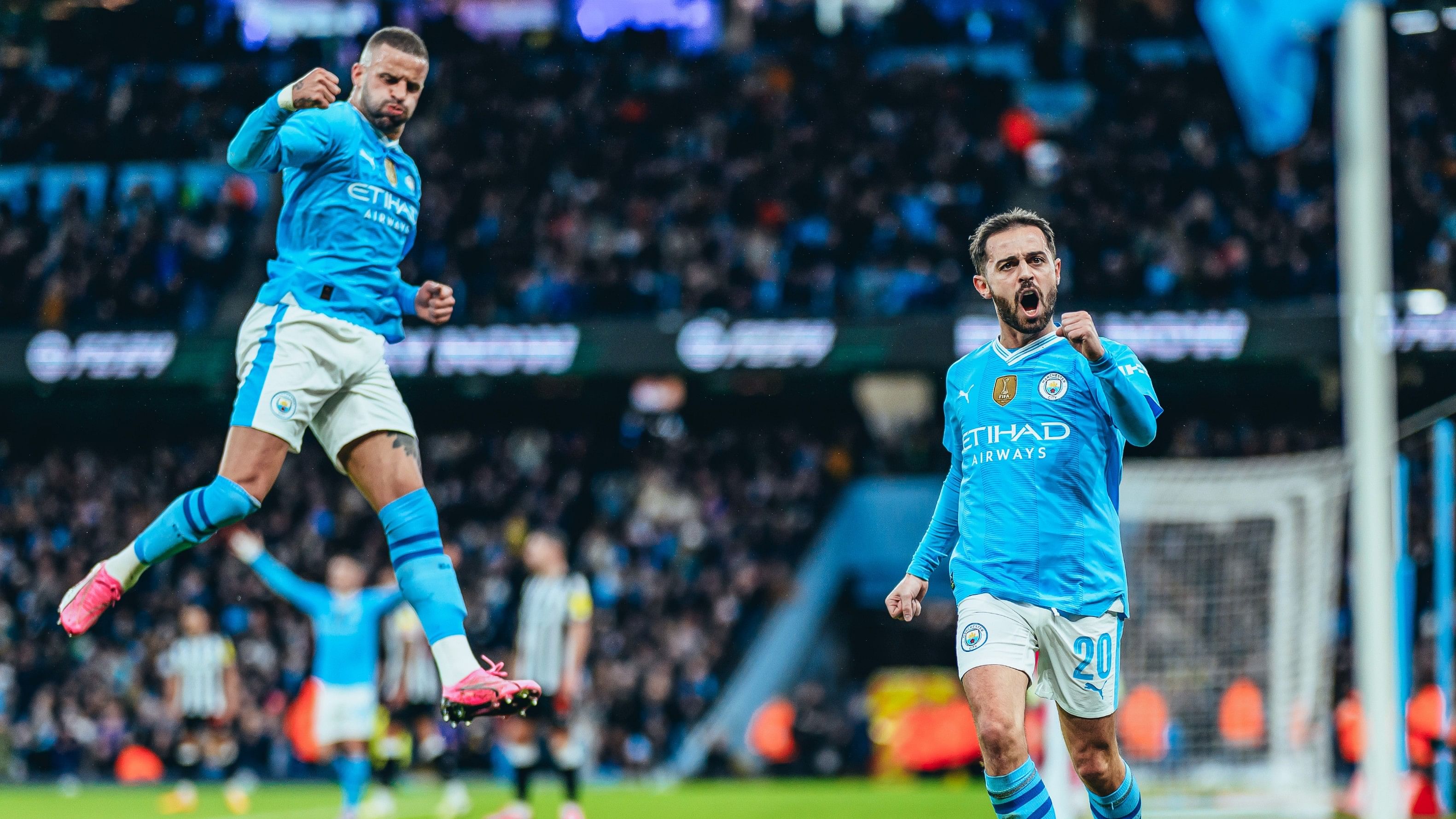 <div class="paragraphs"><p>Manchester City players celebrate</p></div>