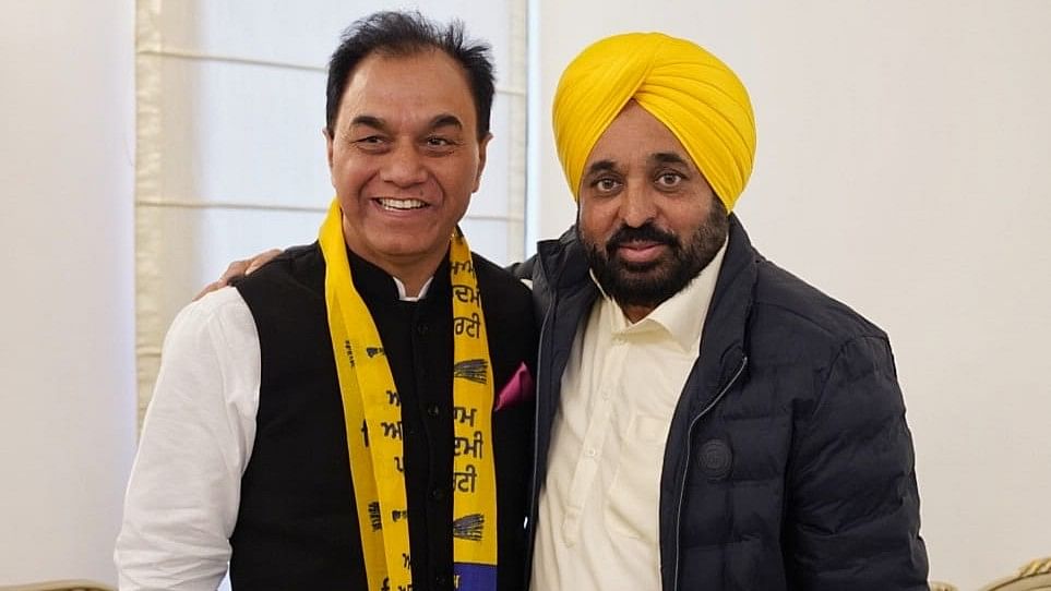 <div class="paragraphs"><p>Raj Kumar Chabbewal and&nbsp;Bhagwant Mann.</p></div>