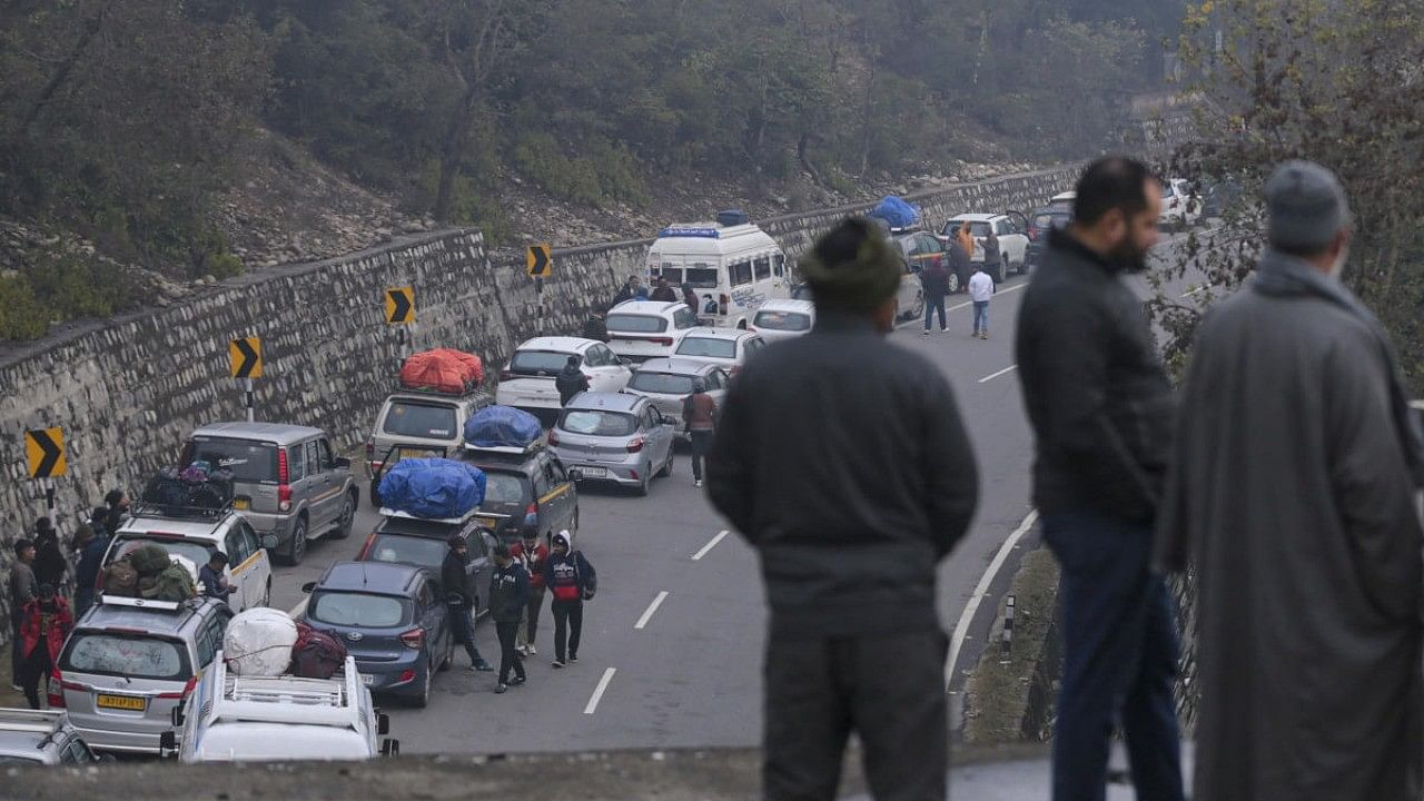 <div class="paragraphs"><p>Srinagar-bound vehicles line up on a road as Jammu-Srinagar National Highway.</p></div>