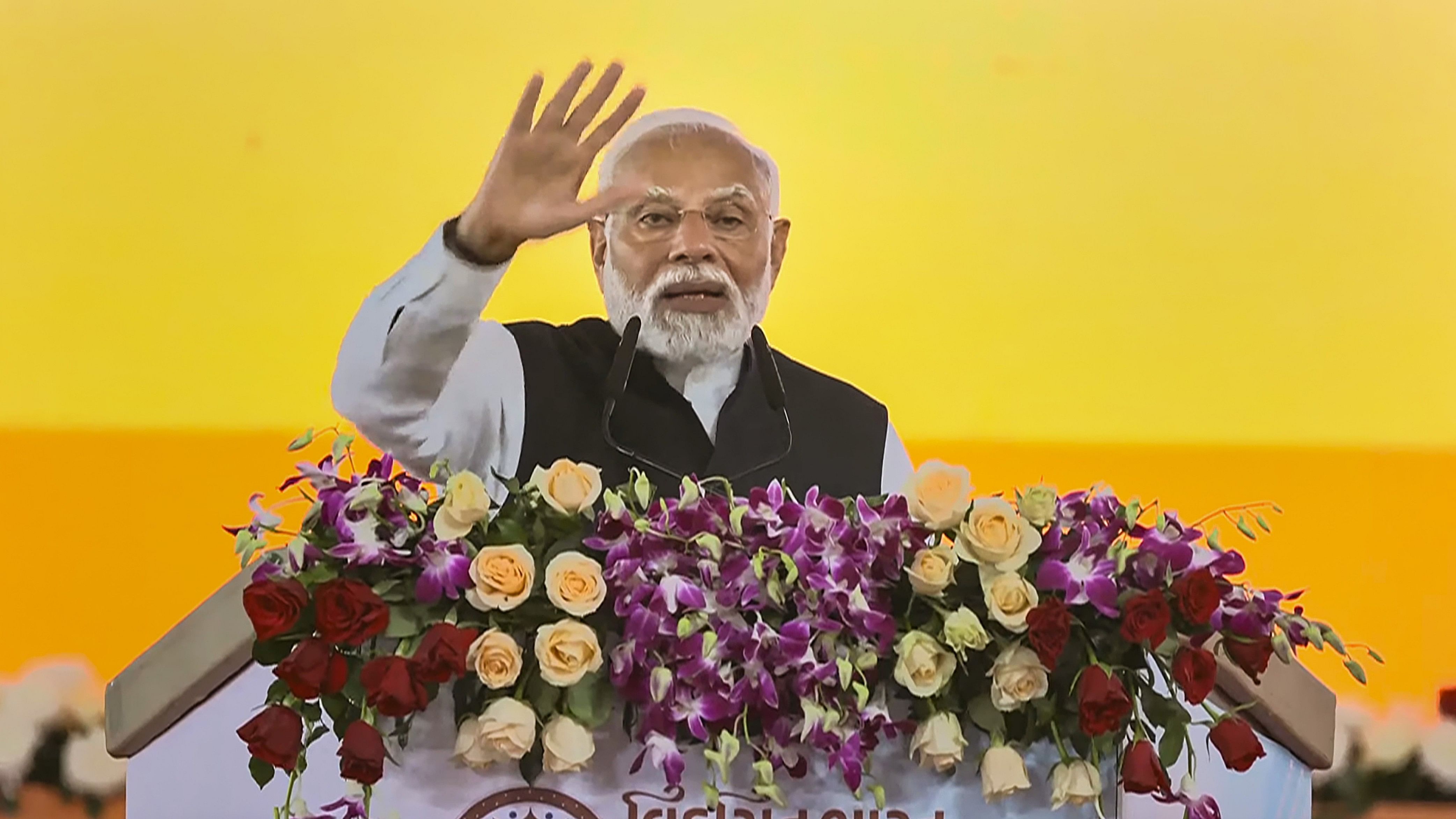 <div class="paragraphs"><p>Launching a scathing attack on the JMM-led alliance in Jharkhand, Modi alleged that it looted the state.</p></div>