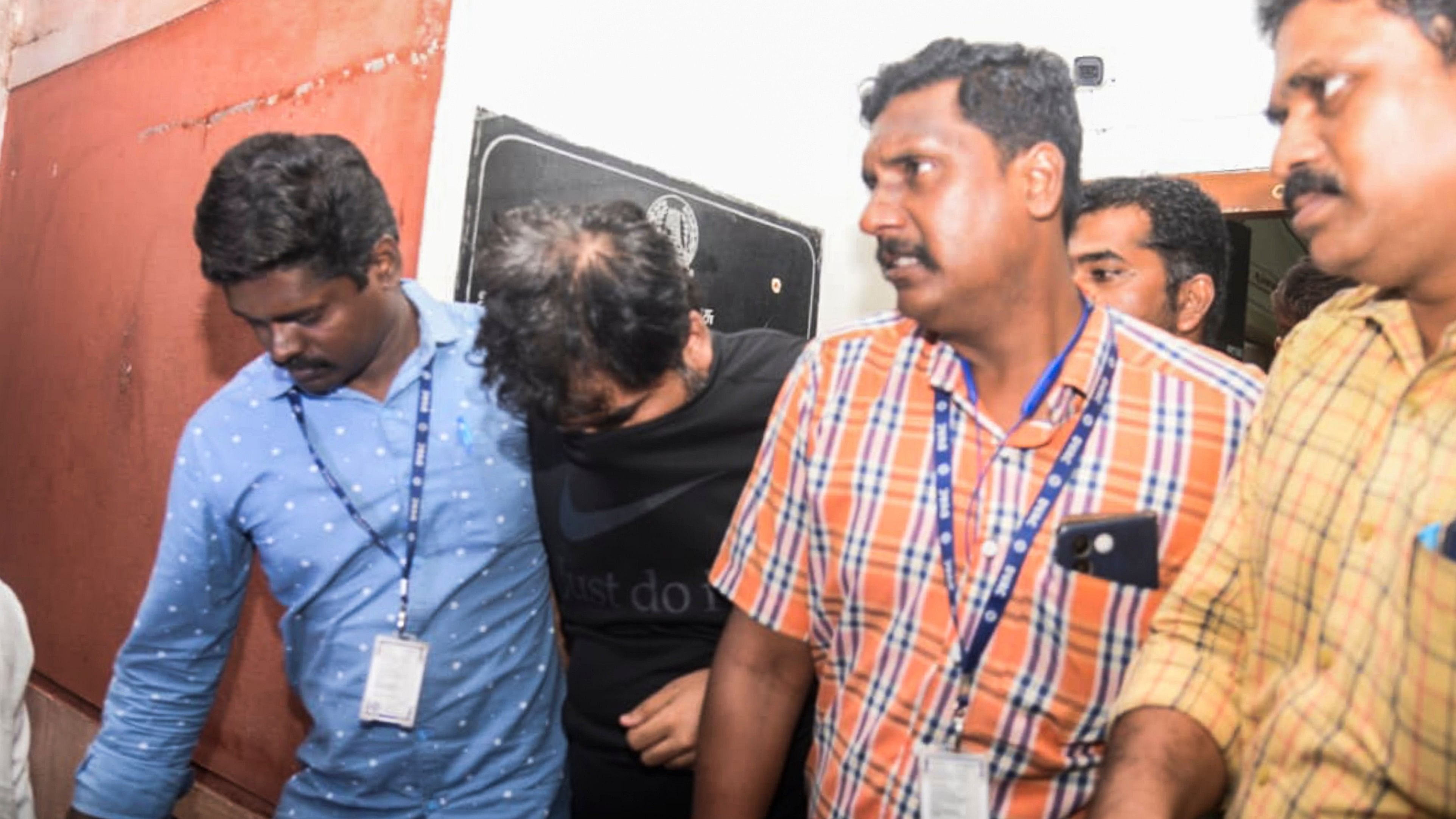 <div class="paragraphs"><p>Enforcement Directorate officer Ankit Tiwari being arrested by the Directorate of Vigilance and Anti-Corruption (DVAC) officials, in Dindigul district.</p></div>