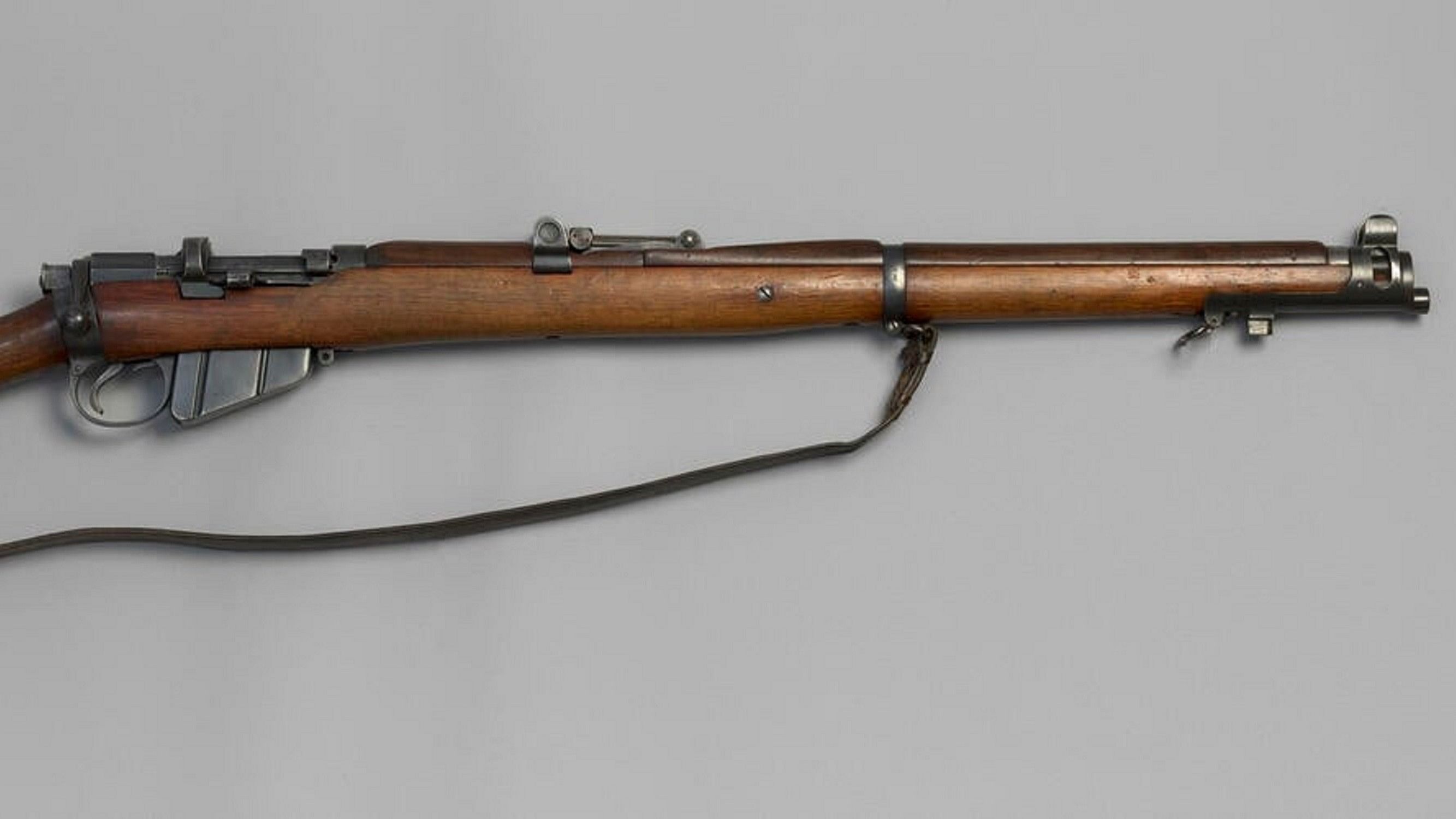 <div class="paragraphs"><p>This SMLE Mk III model rifle, a popular variant of the Lee-Enfield rifle, was used at Gallipoli&nbsp;where it was&nbsp;captured by the Turks. Military officer Enver Pasha&nbsp;of Turkey&nbsp;presented it&nbsp;to Emir Faisal&nbsp;(who later became the King of Iraq), who&nbsp;presented it&nbsp;to Colonel T E Lawrence.</p></div>