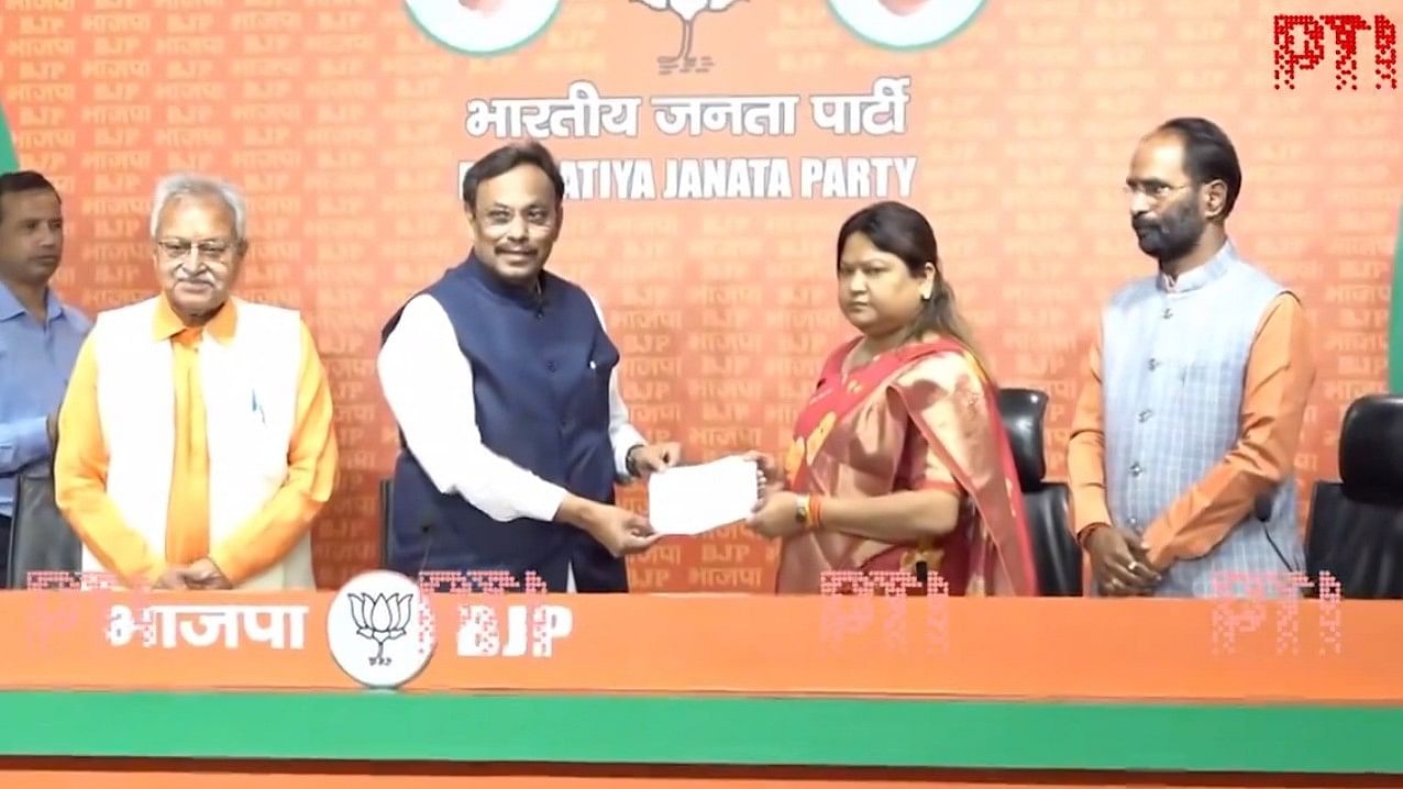 <div class="paragraphs"><p>Sita Soren joined the BJP in the presence of its national general secretary Vinod Tawde and Jharkhand poll in-charge Laxmikant Bajpai at its headquarters here.</p></div>