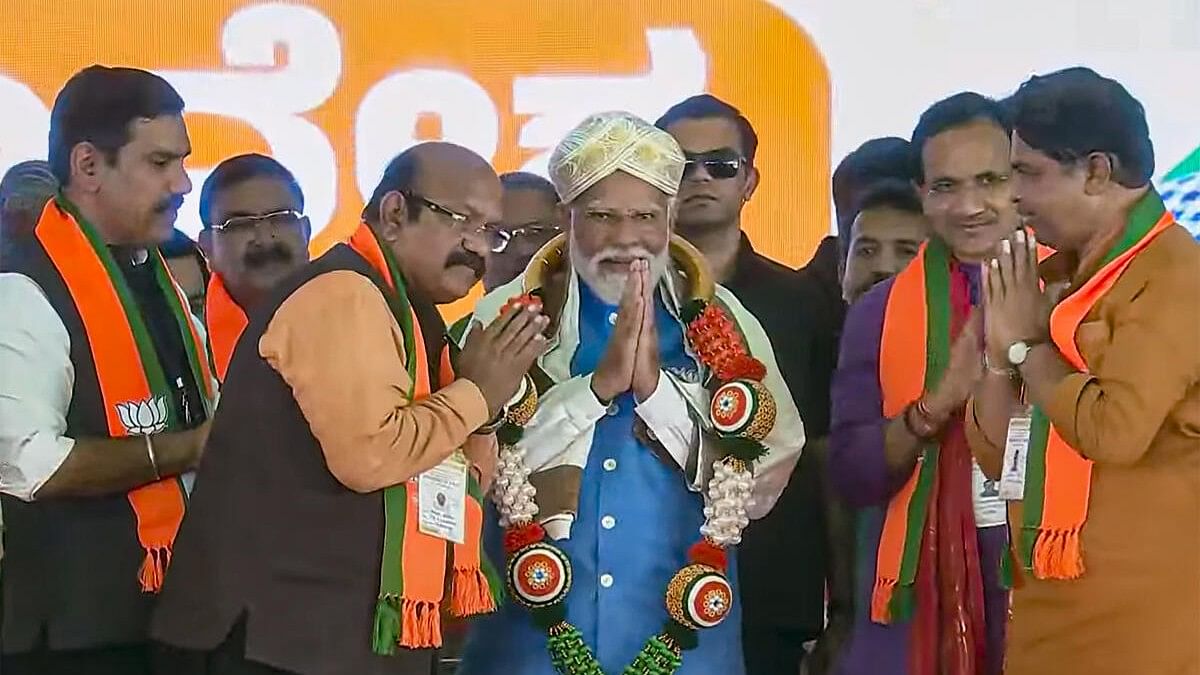 <div class="paragraphs"><p>Prime Minister Narendra Modi being felicitated during a public meeting ahead of Lok Sabha elections, in Kalaburagi.</p></div>