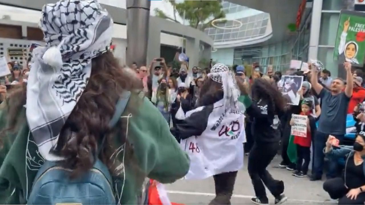 <div class="paragraphs"><p>A screen grab of a video of the Pro-Palestine protests outside the Oscars ceremony.</p></div>