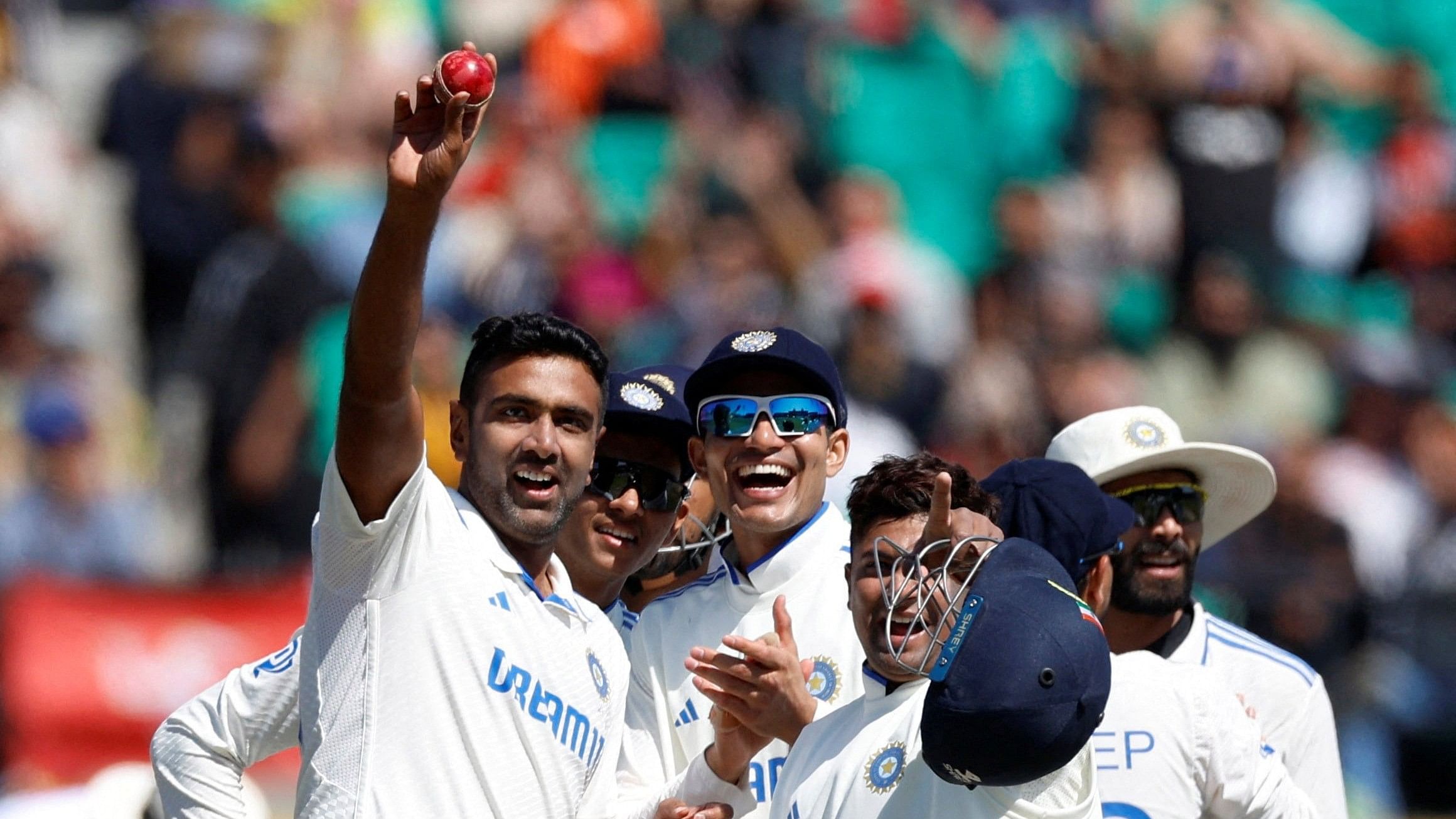 <div class="paragraphs"><p>R Ashwin acknowledges the fans after picking up a five-wicket-haul on the third day of the fifth and final Test. </p></div>