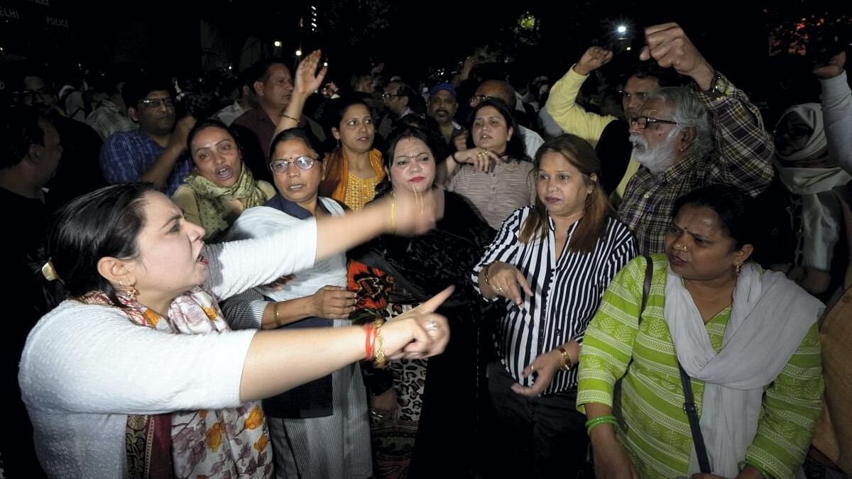 <div class="paragraphs"><p>AP supporters stage a protest outside the residence of Arvind Kejriwal after the Delhi CM was was arrested by the ED.</p></div>