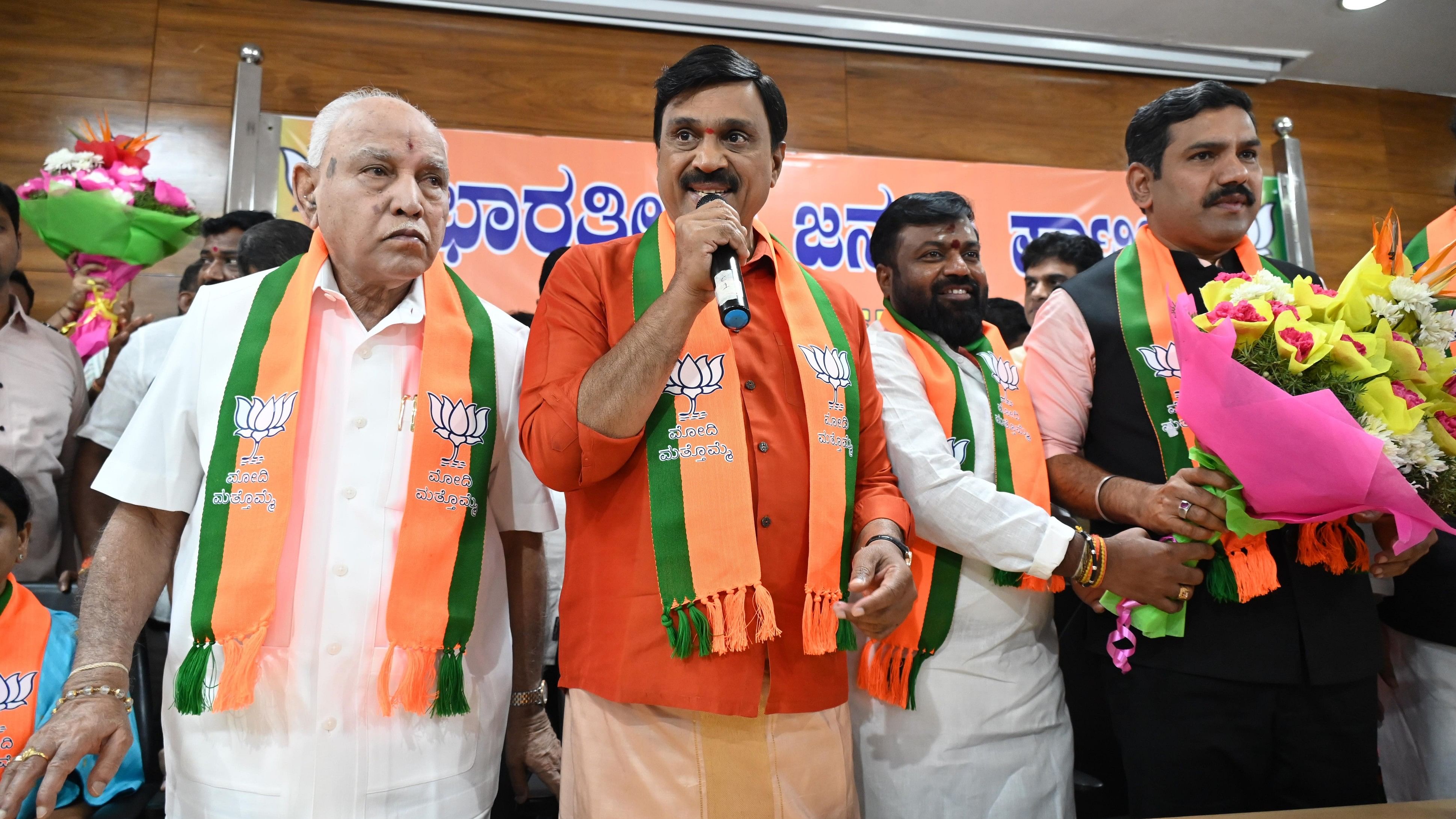 <div class="paragraphs"><p>State BJP president&nbsp;B Y Vijayendra welcomes Gangavati&nbsp;MLA G Janardhana Reddy as he rejoined the party along with his wife Aruna Lakshmi in Bengaluru on Monday. Party veteran B S Yediyurappa and others were present. </p></div>