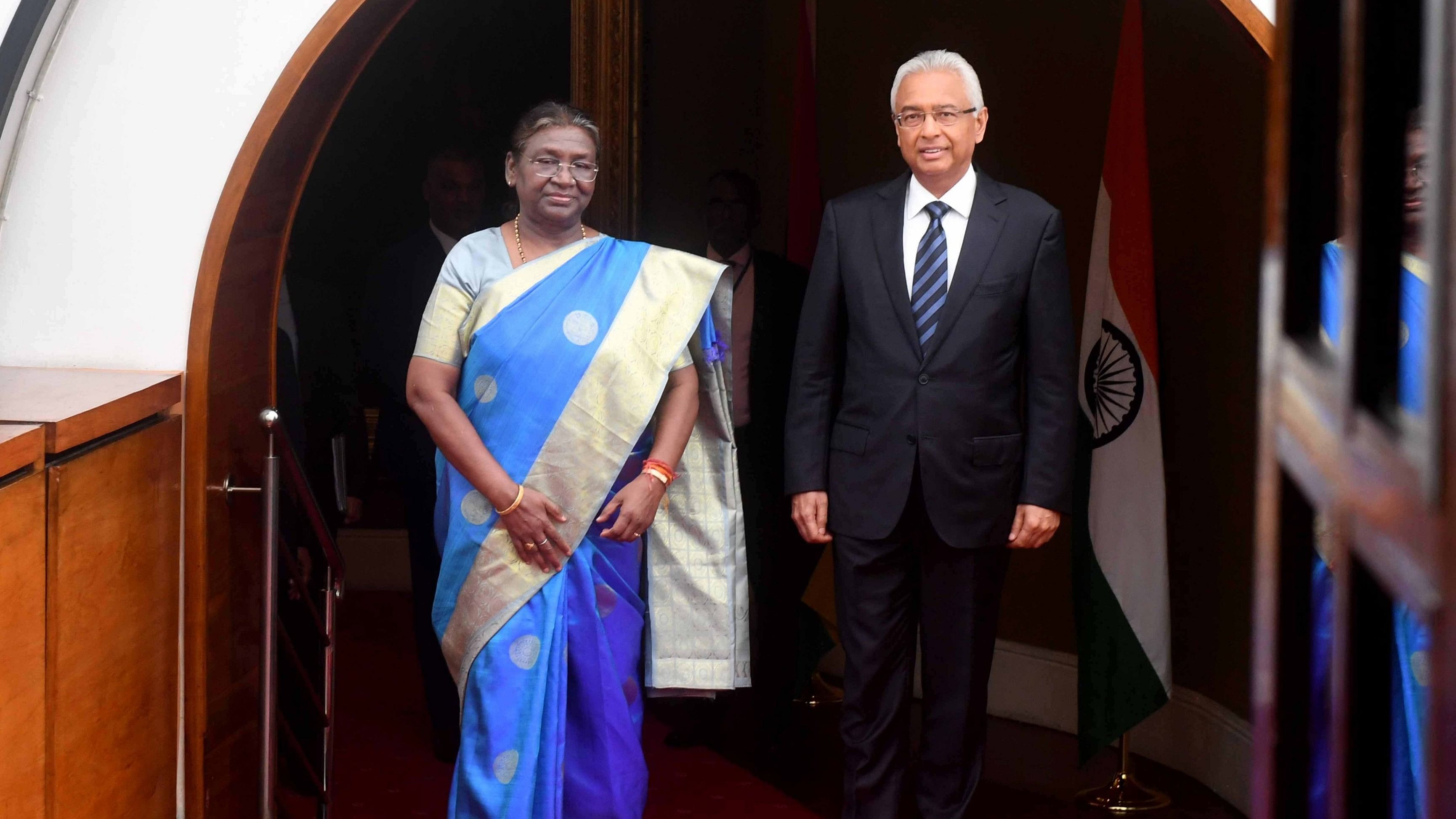 <div class="paragraphs"><p>President Droupadi Murmu  with Mauritian Prime Minister Pravind Kumar Jugnauth</p></div>