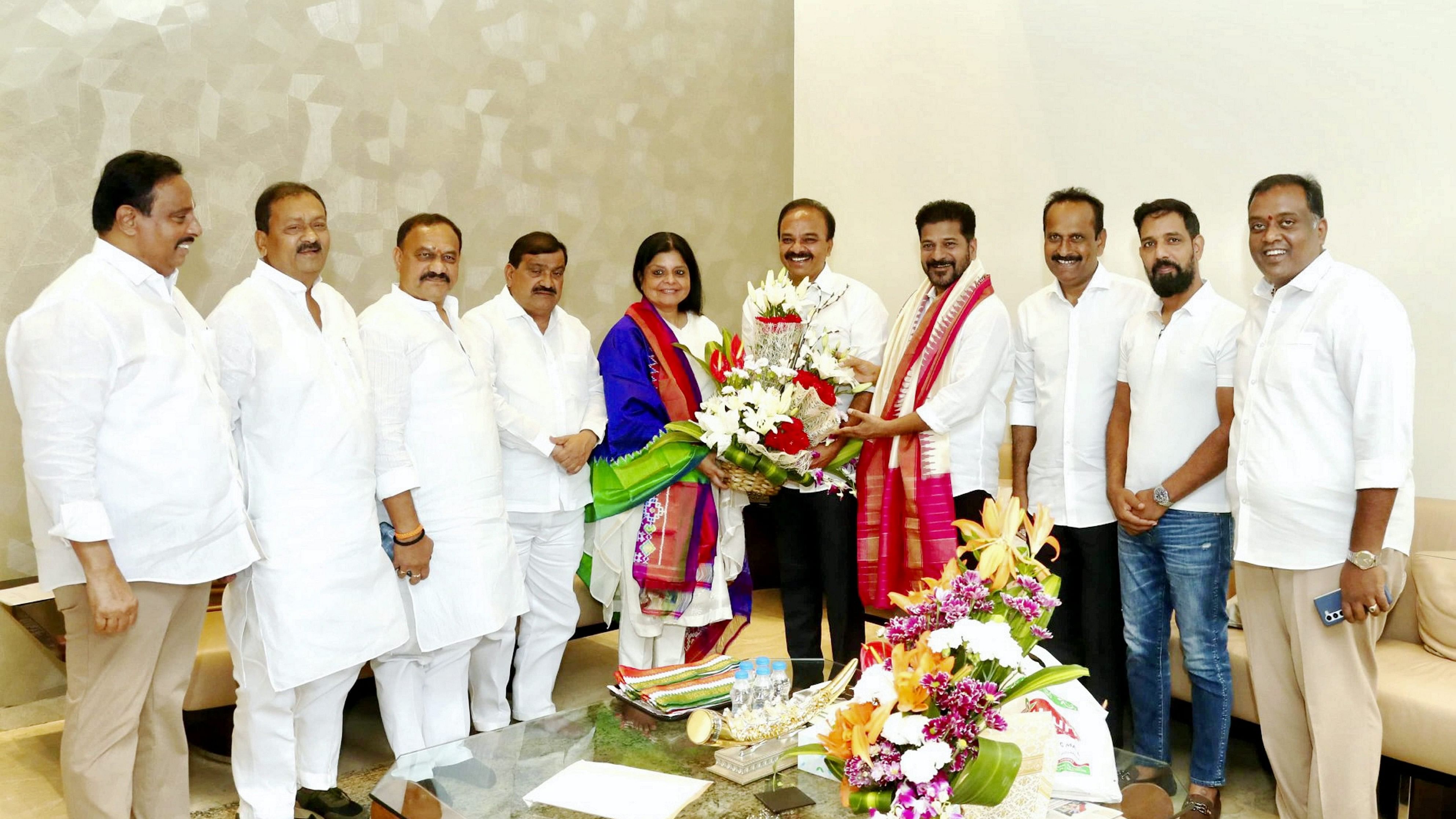 <div class="paragraphs"><p> Former Bharat Rashtra Samiti (BRS) leader Ranjith Reddy joins the Congress party in the presence of Telangana Chief Minister Revanth Reddy and AICC Telangana in-charge Deepadas Munshi, in Hyderabad, Sunday, March 17, 2024. </p></div>