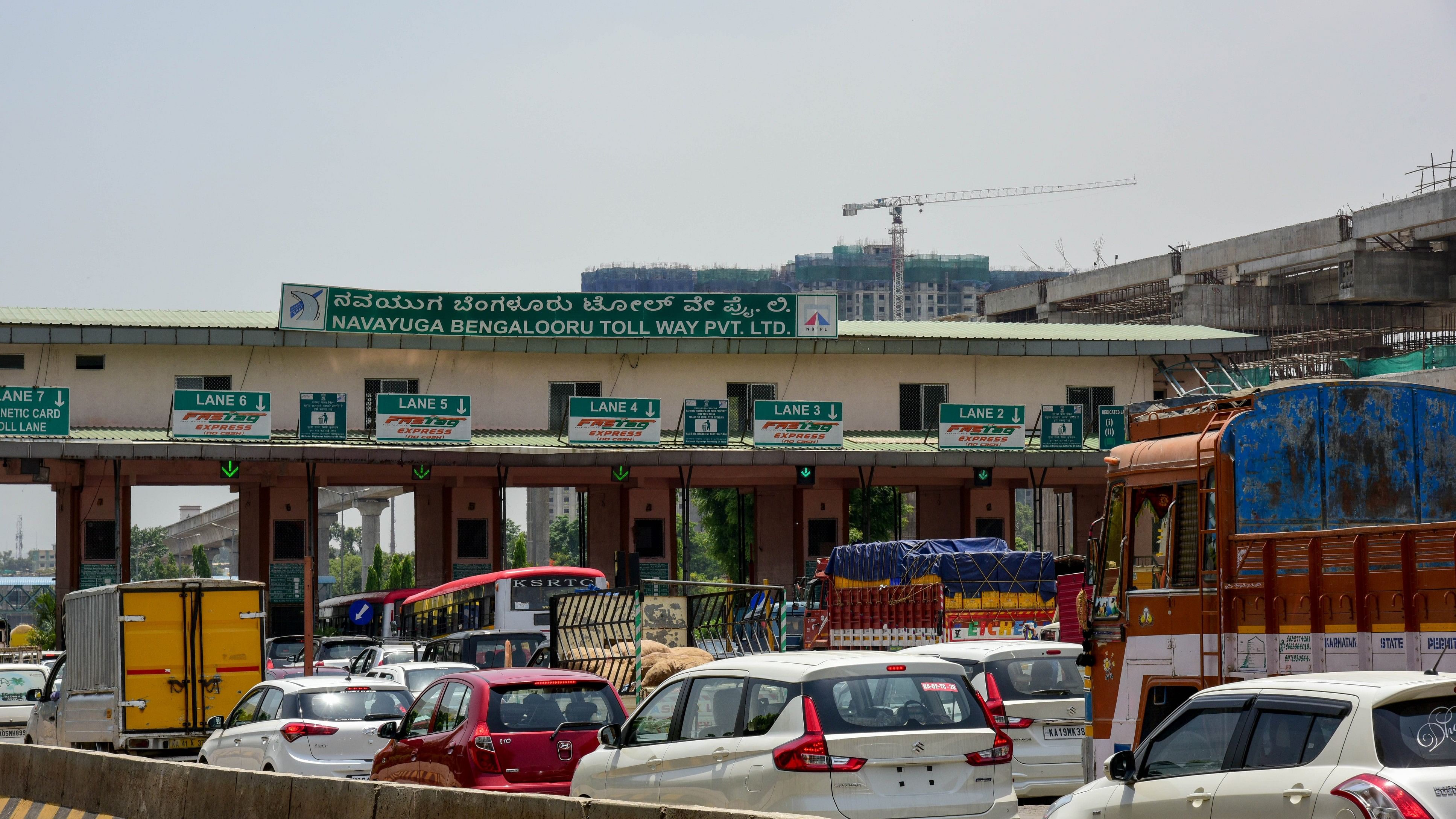 The complete alignment for Bengaluru's Satellite Town Ring Road is out and  land acquisition has started! This massive project will form a beltway  around the city, at a 40km radius from the