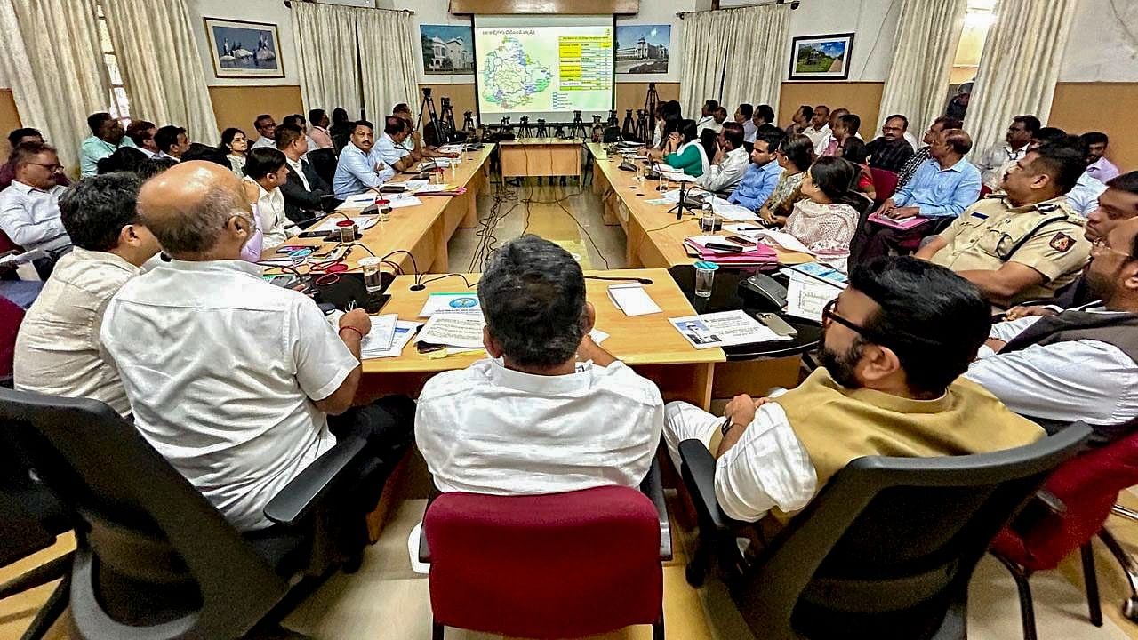 <div class="paragraphs"><p>Deputy Chief Minister DK Shivakumar chaired a meeting with officials from the BBMP and BWSSB on Monday. </p></div>