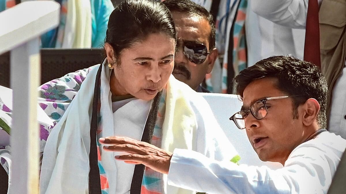 <div class="paragraphs"><p>Bengal CM and Trinamool Congress supremo Mamata Banerjee with party general Secretary Abhishek Banerjee during party's "Janagarjan Sabha" rally against the Central Government, at Brigade Parade Ground, in Kolkata.</p></div>