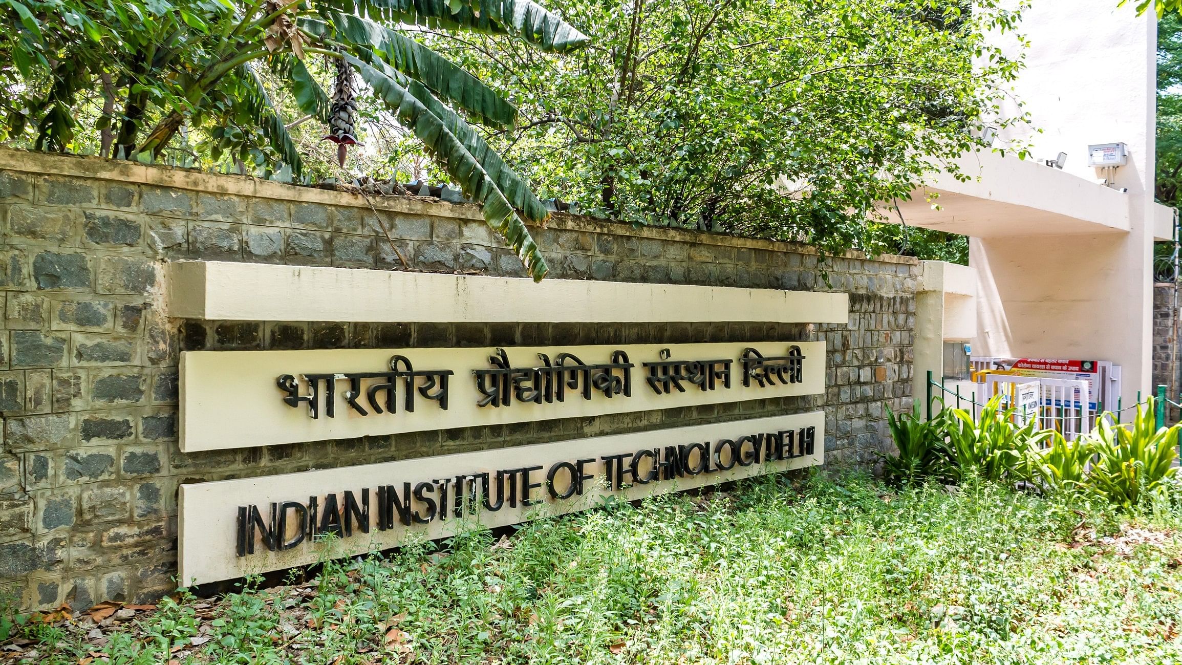 <div class="paragraphs"><p>The MoU was signed in the presence of IIT-Delhi Director Rangan Banerjee and MoRD Secretary Shailesh Kumar Singh.</p></div>