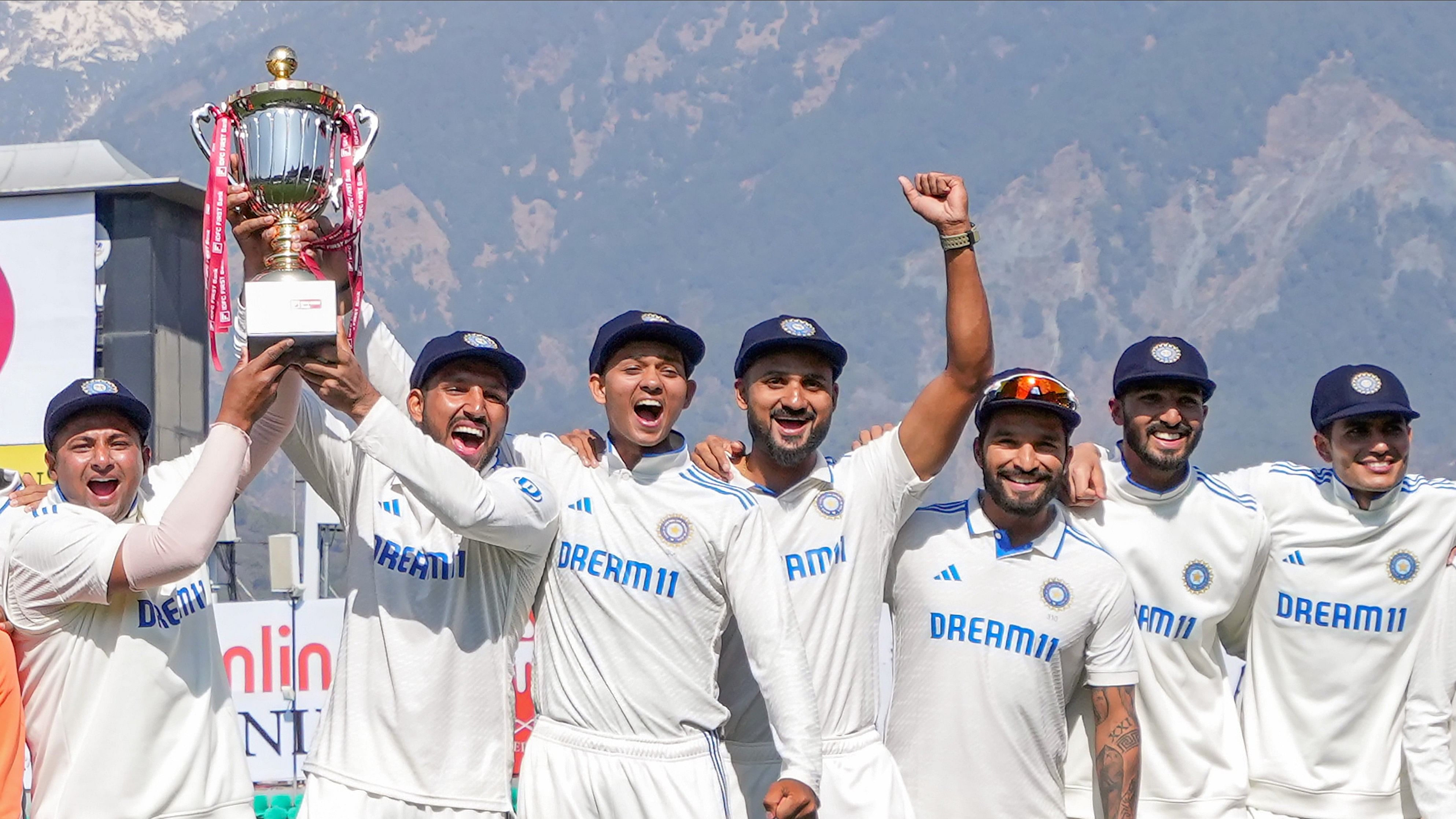 <div class="paragraphs"><p>India's Sarfaraz Khan, Dhruv Jurel, Yashasvi Jaiswal and other players pose with the trophy after winning the fifth Test cricket match over England, in Dharamsala, Saturday, March 9, 2024. India won the five-match series 4-1. </p></div>