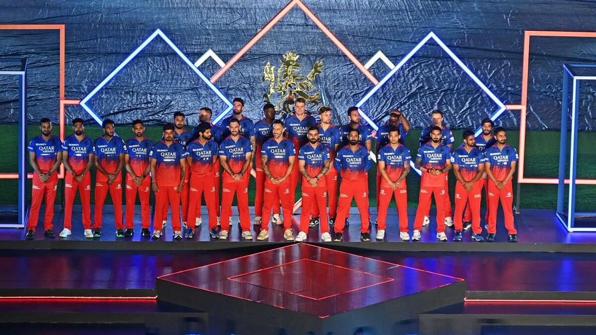<div class="paragraphs"><p>RCB's squad pose with their new jersey at the RCB Unbox Event 2024 at M Chinnaswamy stadium in Bengaluru on Tuesday. </p></div>