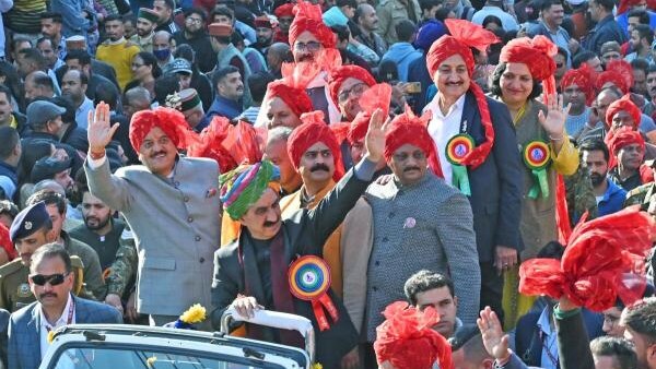 <div class="paragraphs"><p>Chief Minister Sukhwinder Singh Sukhu and Congress MPs wave at the public  in Mandi, Saturday, March 9, 2024.</p></div>