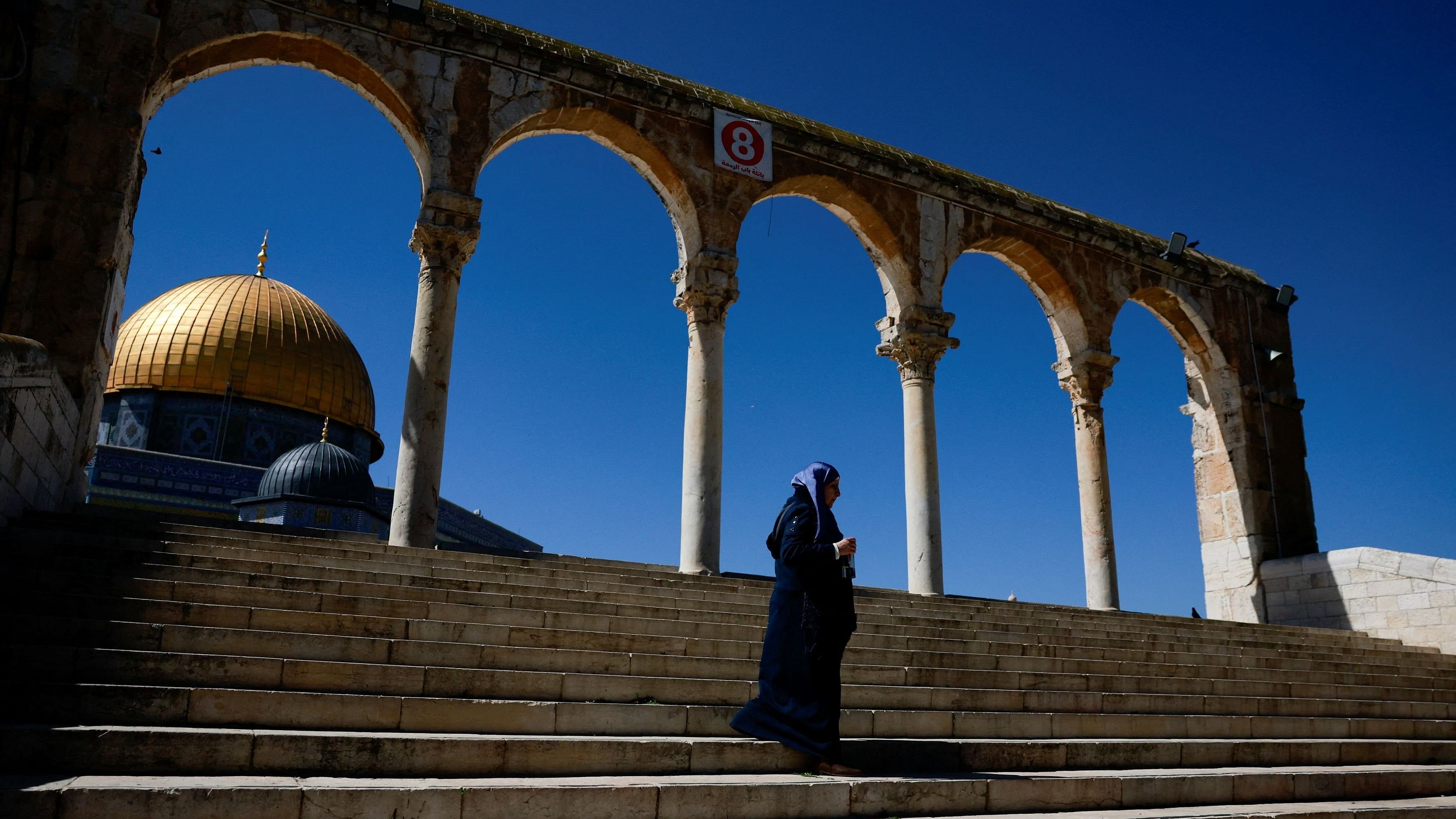 A Palestinian woman visits the al-Aqsa compound, also known to Jews as the Temple Mount, amid the ongoing conflict between Israel and the Palestinian group Hamas, in Jerusalem's Old City March 5, 2024. REUTERS/Ammar Awad