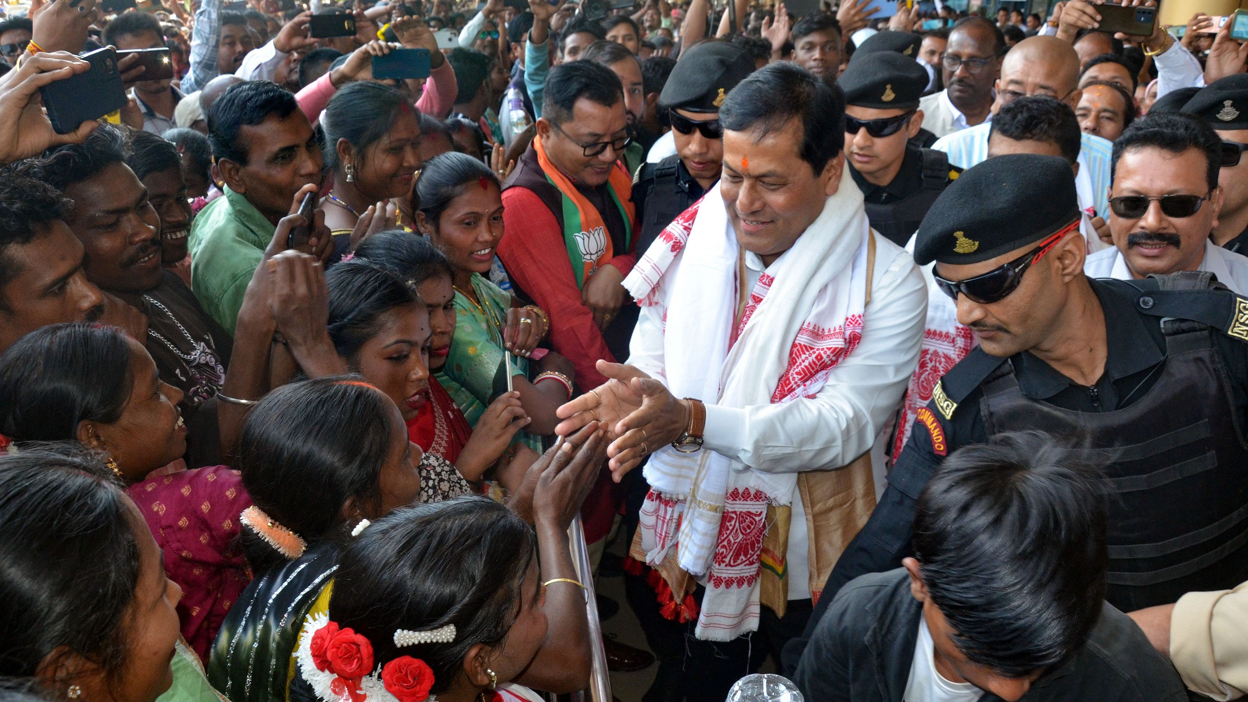 <div class="paragraphs"><p> Union Minister and BJP candidate for Lok Sabha elections Sarbananda Sonowal being welcomed by supporters upon his arrival in Dibrugarh, Monday, March 11, 2024.</p></div>