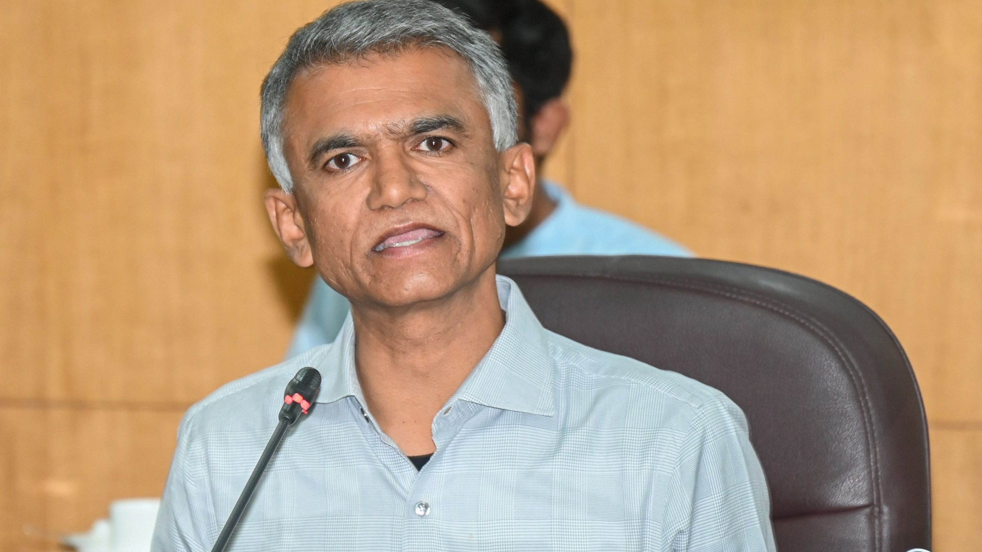 <div class="paragraphs"><p>Krishna Byre Gowda, Revenue Minister speaking at press conference regarding drought in&nbsp; Karnataka. </p></div>