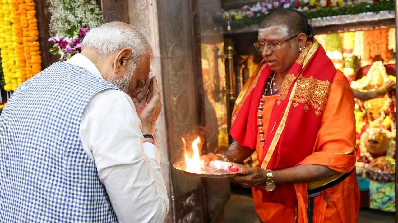 <div class="paragraphs"><p>The temple priests presented Modi with a photo frame of the Goddess.</p></div>