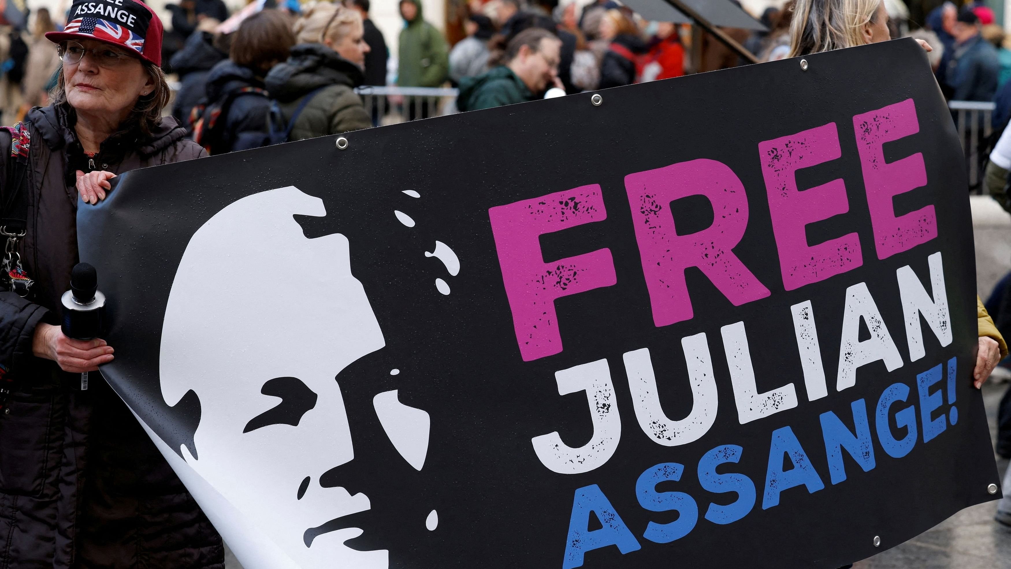 <div class="paragraphs"><p>Supporters of WikiLeaks founder Julian Assange protest on the day he appeals in a British court against his extradition to the United States</p></div>