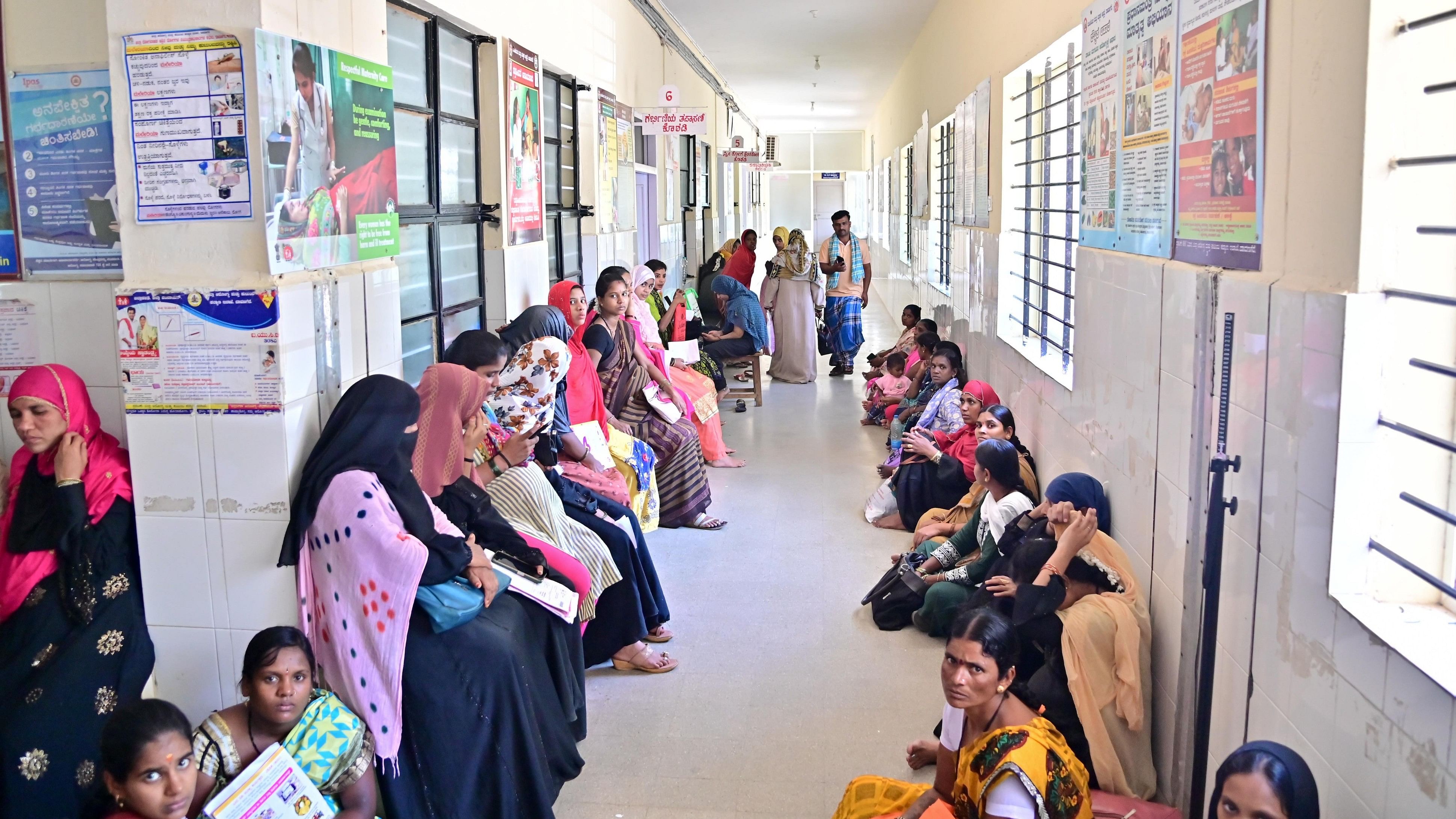 <div class="paragraphs"><p>Women waiting at a government hospital in Davangere district, Karnataka. </p></div>