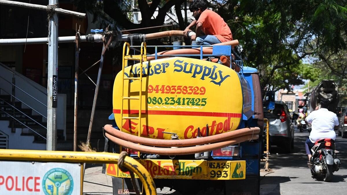 <div class="paragraphs"><p>Bore well water filling to the water tanker in Bengaluru.&nbsp;</p></div>