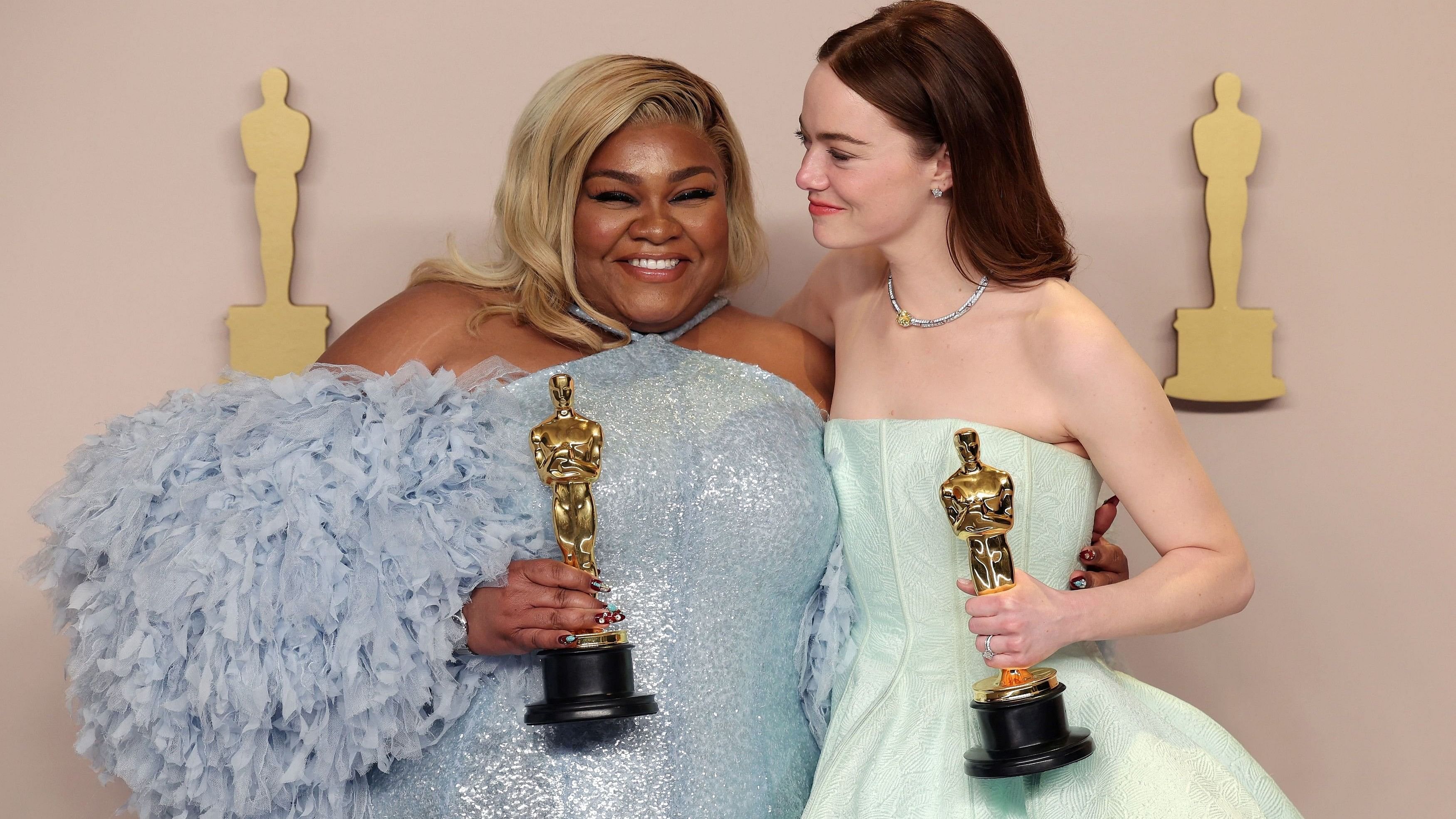 <div class="paragraphs"><p>A photo of Emma Stone and Da'Vine Joy Randolph holding their Oscars for Best Actress Oscar for "Poor Things" and Best Supporting Actress Oscar for "The Holdovers" respectively, in the Oscars photo room at the 96th Academy Awards in Hollywood, Los Angeles, California.</p></div>