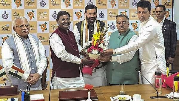 <div class="paragraphs"><p>Haryana BJP President and OBC leader Nayab Singh Saini being greeted by senior party leaders Arjun Munda, Biplab Kumar Deb, former CM Manohar Lal and others after he was chosen as the next chief minister, hours after Manohar Lal Khattar and his cabinet ministers submitted their resignations, in Chandigarh, Tuesday, March 12, 2024.</p></div>