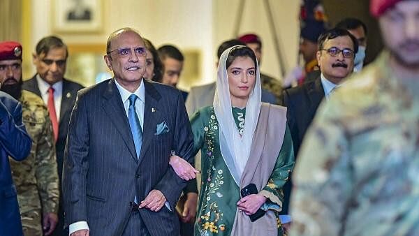 <div class="paragraphs"><p>Pakistan President Asif Ali Zardari with his daughter Aseefa Bhutto Zardari.</p></div>