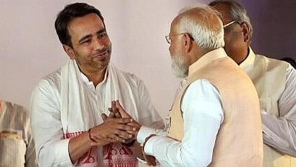 <div class="paragraphs"><p>Prime Minister Narendra Modi meets RLD chief Jayant Chaudhary and other leaders during an election campaign rally ahead of Lok Sabha polls, in Meerut, Sunday, March 31, 2024.</p></div>