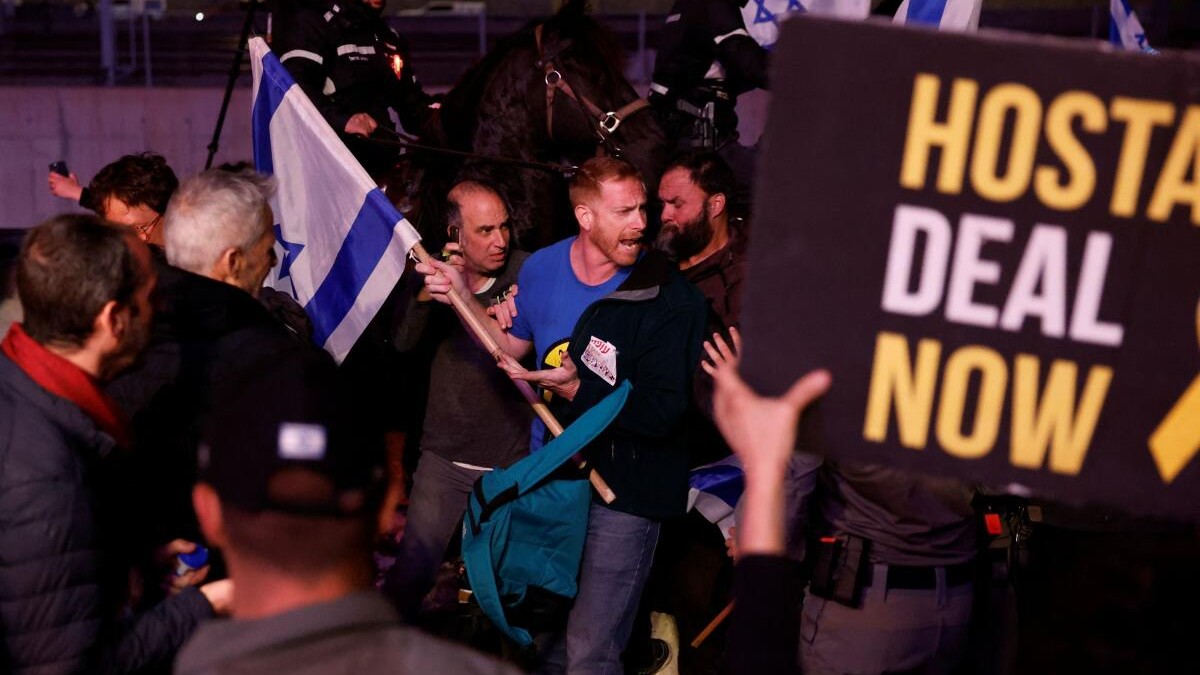 <div class="paragraphs"><p>Demonstrators argue with police officers during a protest against Israeli Prime Minister Benjamin Netanyahu's government.</p></div>