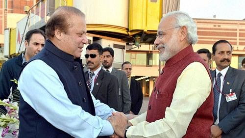 <div class="paragraphs"><p>Prime Minister Narendra Modi is greeted by former Pakistan PM Nawaz Sharif on his arrival in Lahore.</p></div>