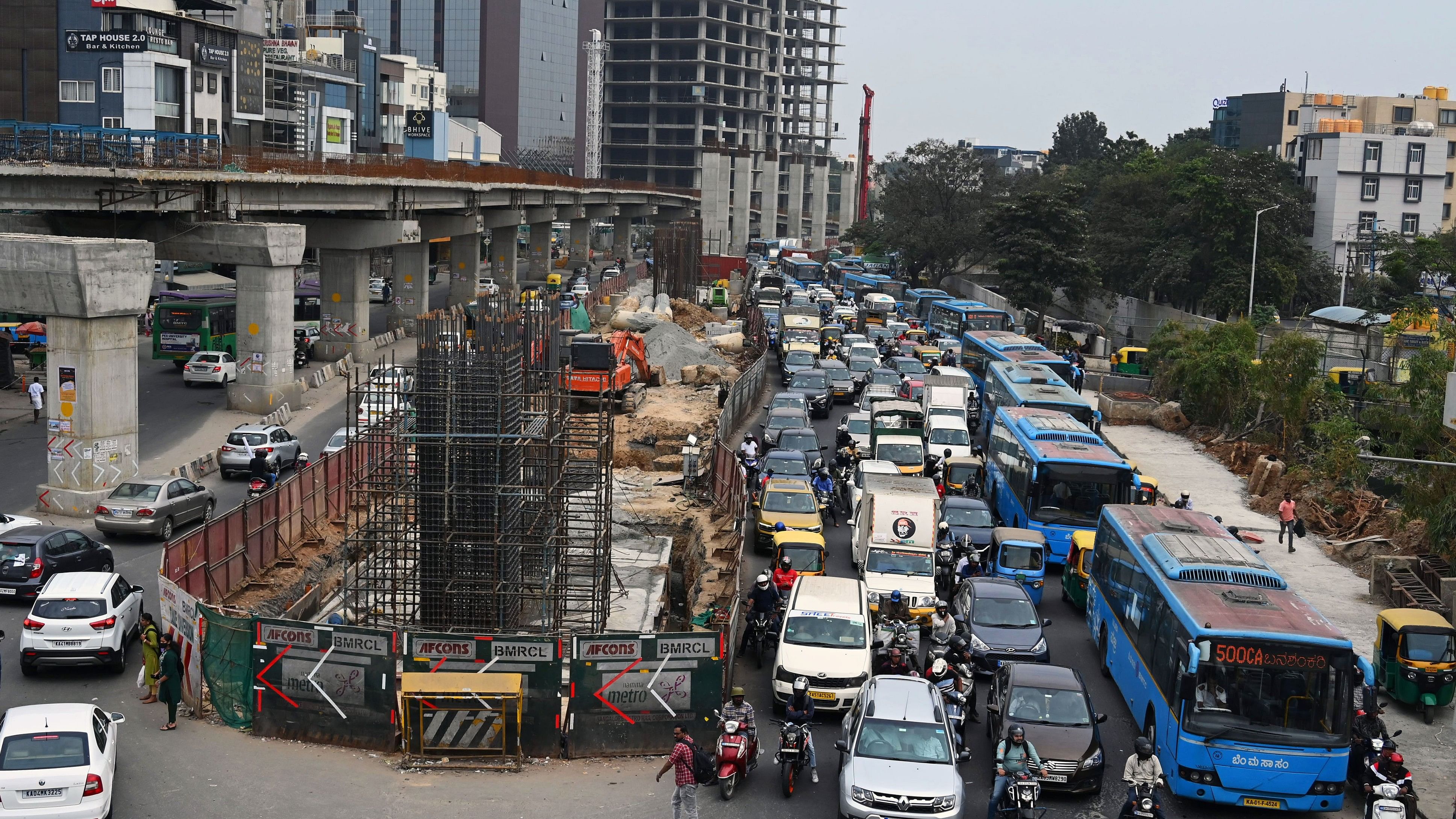 <div class="paragraphs"><p>High traffic inflow on Bengaluru's Outer Ring Road, below Silk Board flyover, as metro construction work is underway. </p></div>
