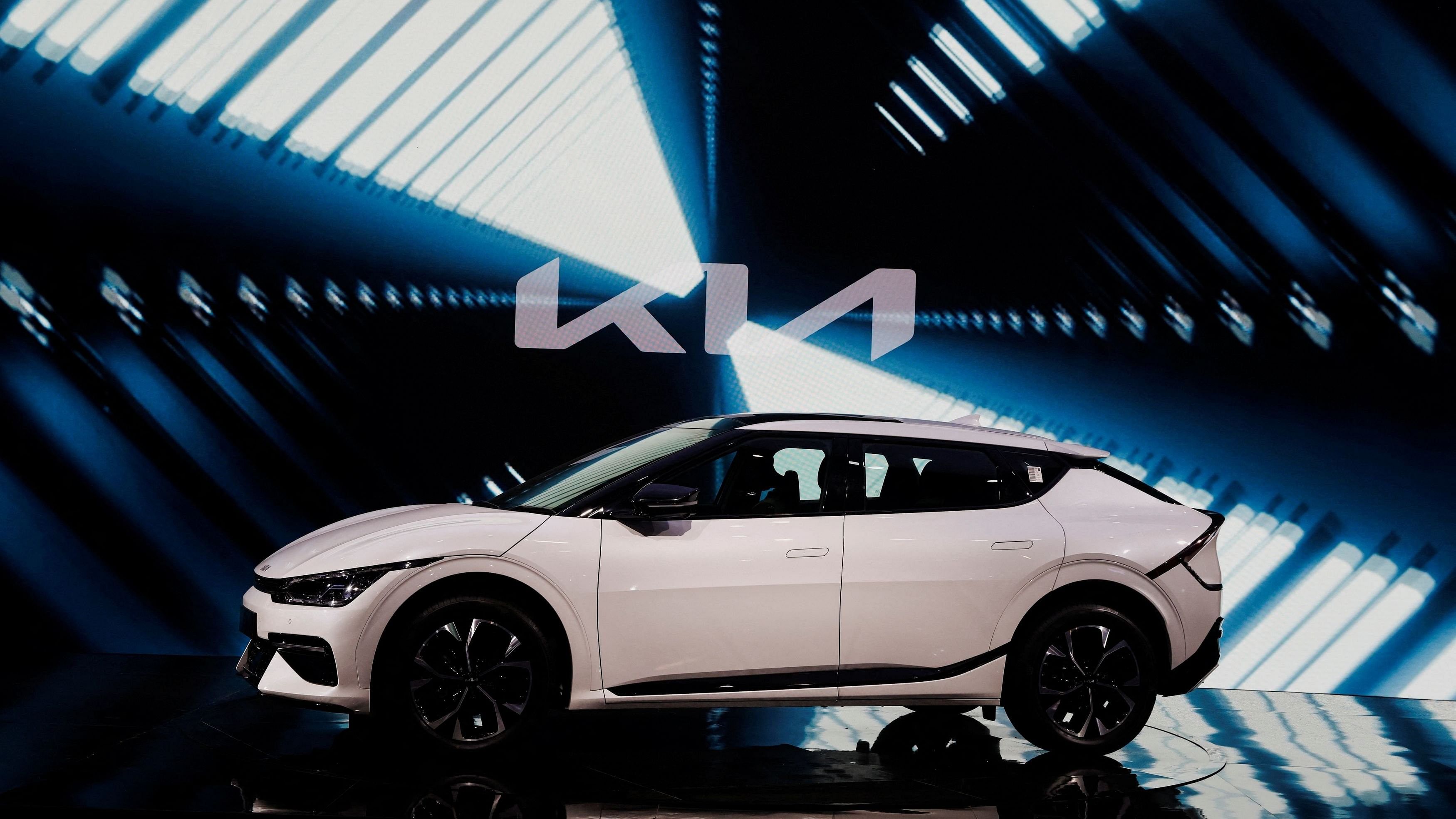 <div class="paragraphs"><p>Kia's EV6, an electric vehicle, is seen on display at Bharat Mobility Global Expo organised by commerce ministry at Pragati Maidan in New Delhi,  February 1, 2024. </p></div>
