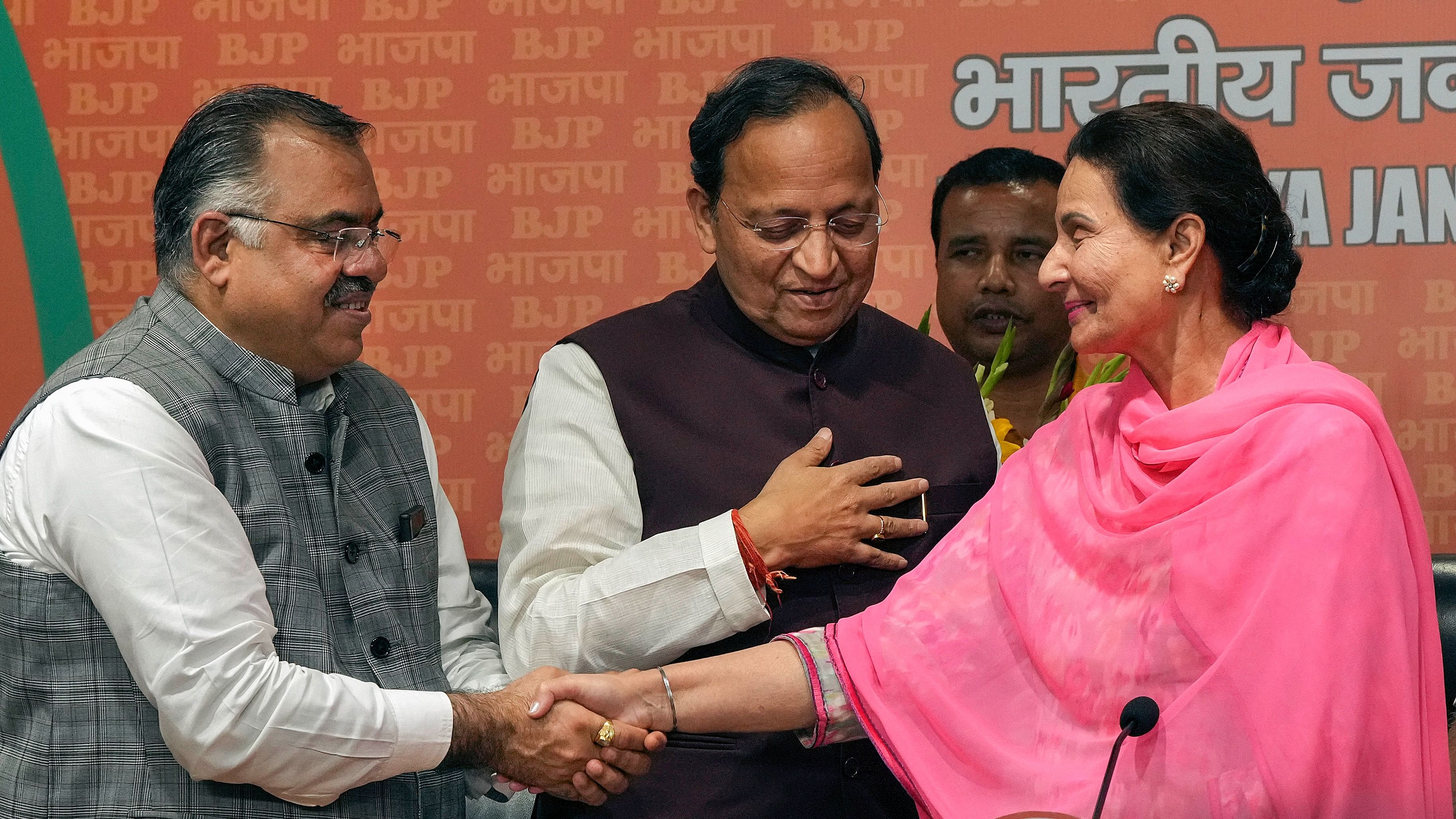 <div class="paragraphs"><p>Lok Sabha MP from Patiala Preneet Kaur being congratulated by BJP National General Secretary Tarun Chugh and others after joining the party, at the BJP headquarters, in New Delhi, Thursday, March 14, 2024.</p></div>