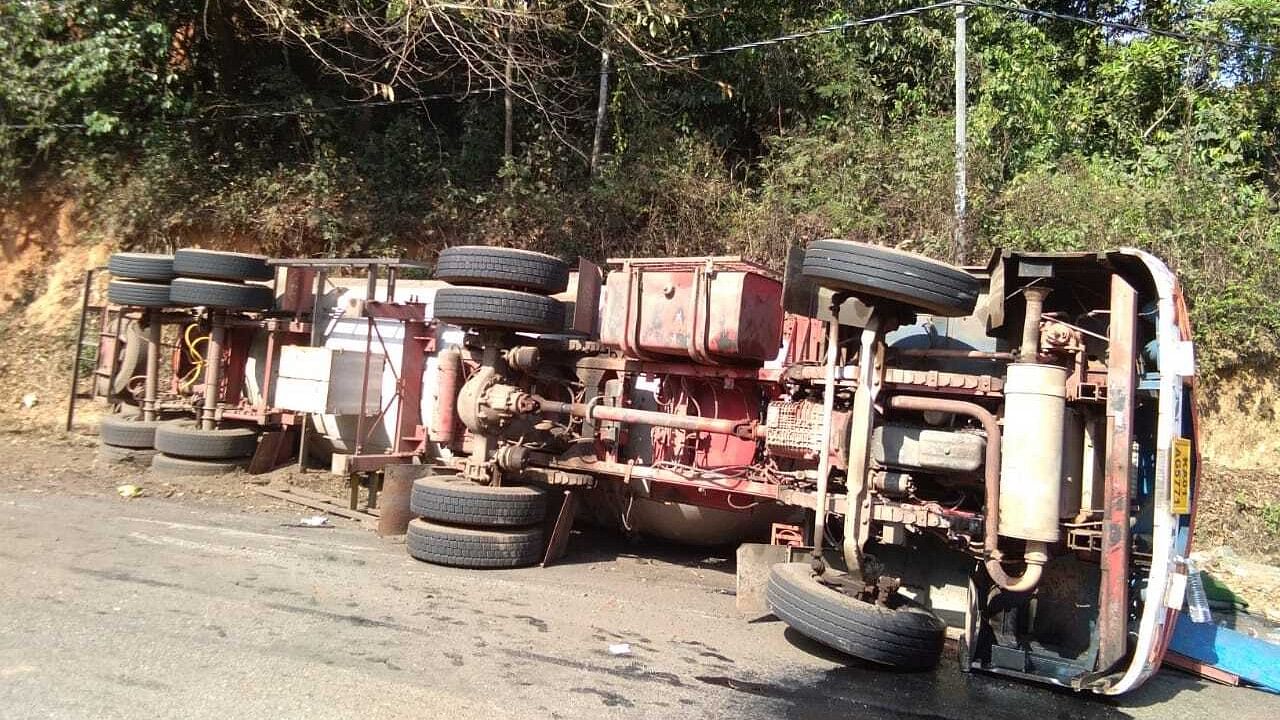 <div class="paragraphs"><p>As there was LPG leakage due to the mishap, the authorities have closed the highway for vehicular movement, as a precautionary measure.</p></div>