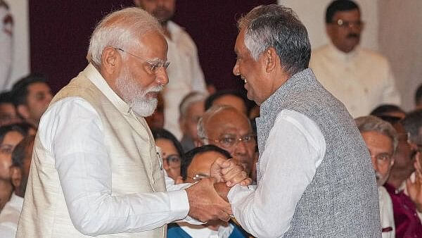 <div class="paragraphs"><p>Prime Minister Narendra Modi greets Ram Nath Thakur, son of former Bihar chief minister Karpoori Thakur, as the latter arrives to receive Bharat Ratna on behalf of his father during a ceremony at Rashtrapati Bhavan, in New Delhi, Saturday, March 30, 2024.</p></div>