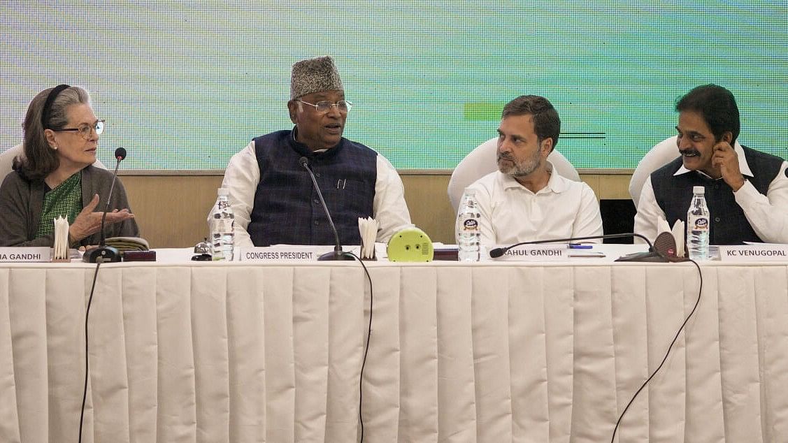 <div class="paragraphs"><p>File photo of Congress President Mallikarjun with party leaders Sonia Gandhi, Rahul Gandhi and KC Venugopal during the ‘Congress Working Committee Meeting’.&nbsp;</p></div>