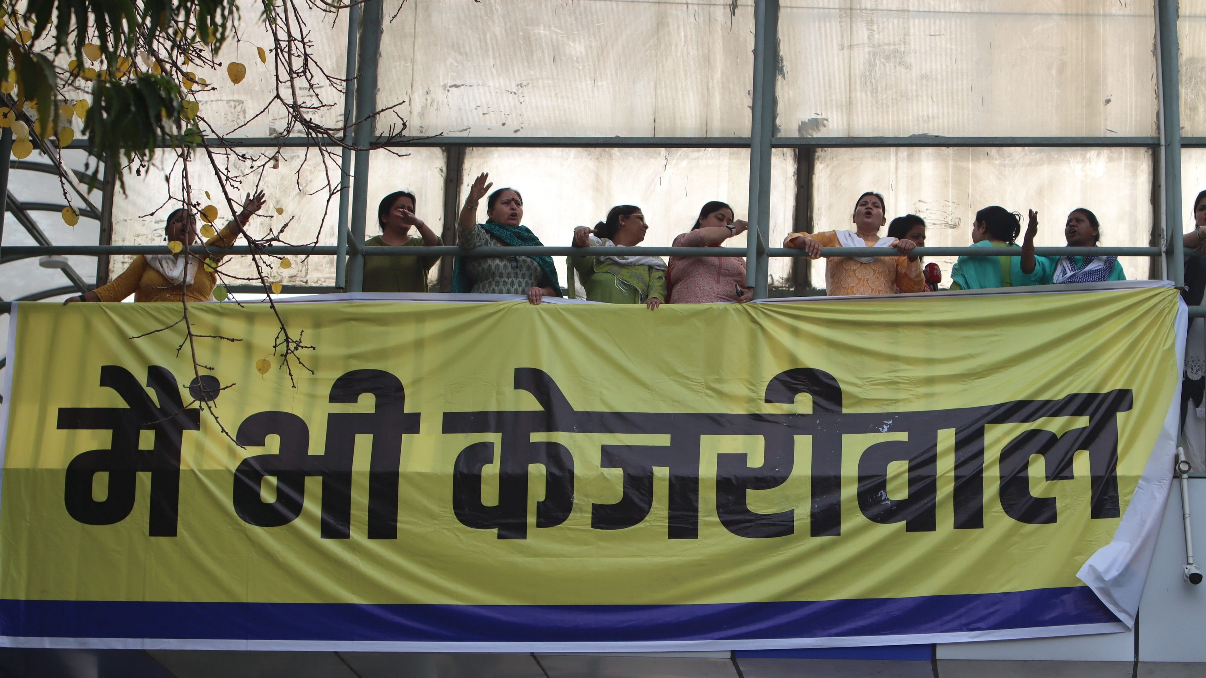 <div class="paragraphs"><p>AAP workers and supporters raise slogans during a protest over the arrest of Delhi CM Arvind Kejriwal, at ITO in New Delhi.</p></div>