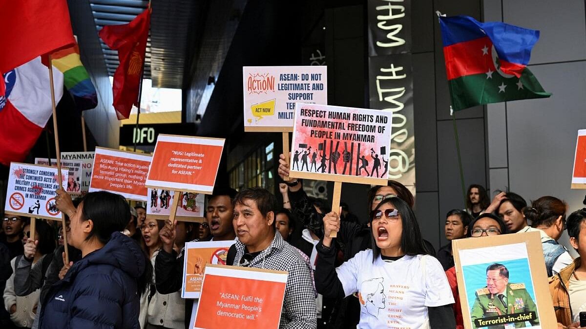 <div class="paragraphs"><p>People attend a public rally held for the Myanmar community in Australia.</p></div>