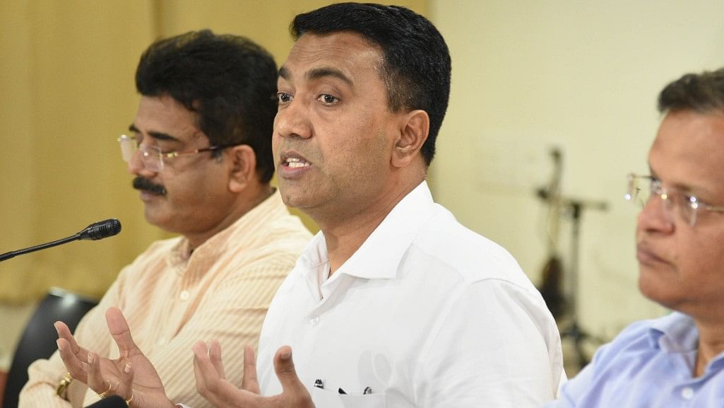 <div class="paragraphs"><p>Goa CM Pramod Sawant (centre).</p></div>